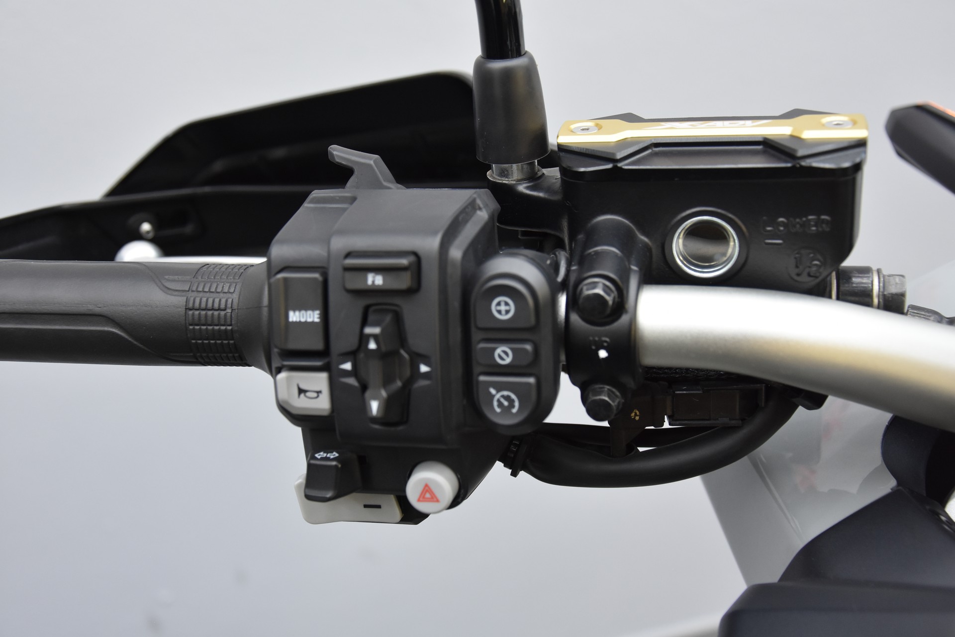 HONDA X-ADV 750-image-8