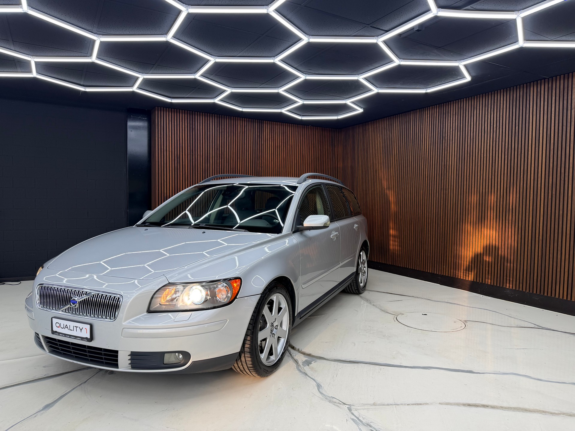 VOLVO V50 2.4I Momentum-image-0