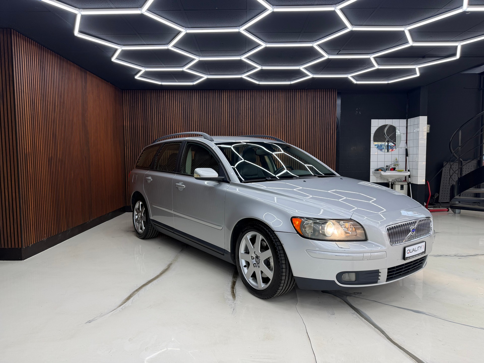 VOLVO V50 2.4I Momentum-image-2