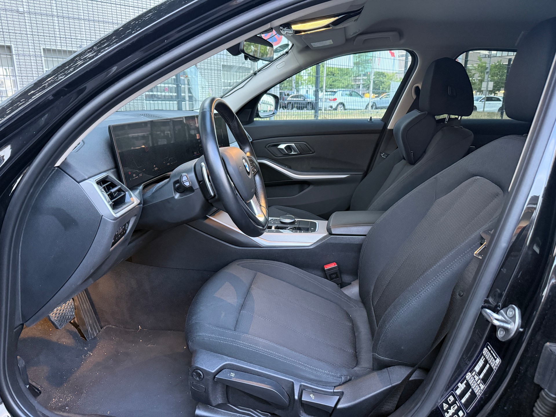 BMW 320d xDrive-image-3