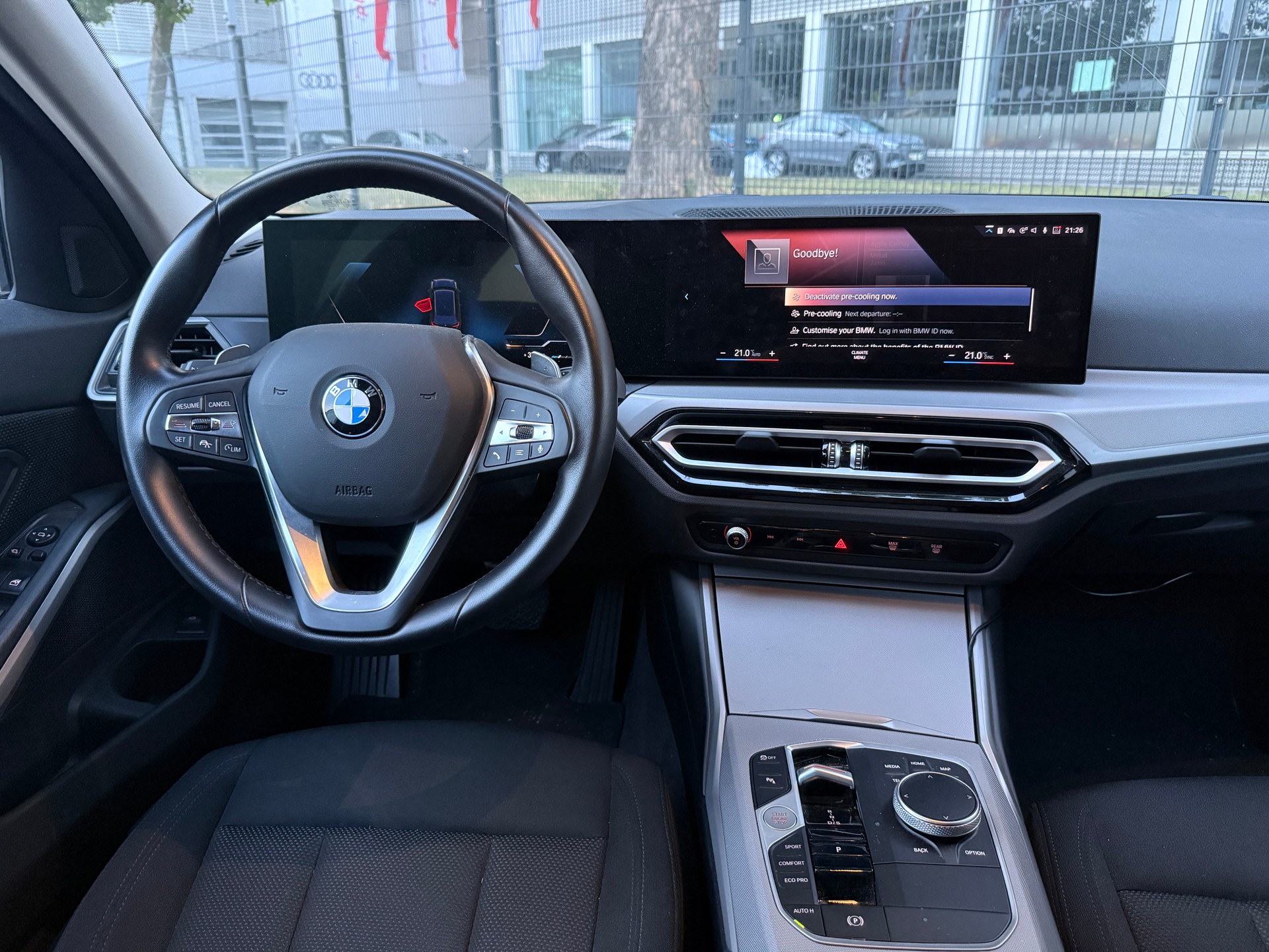 BMW 320d xDrive-image-4