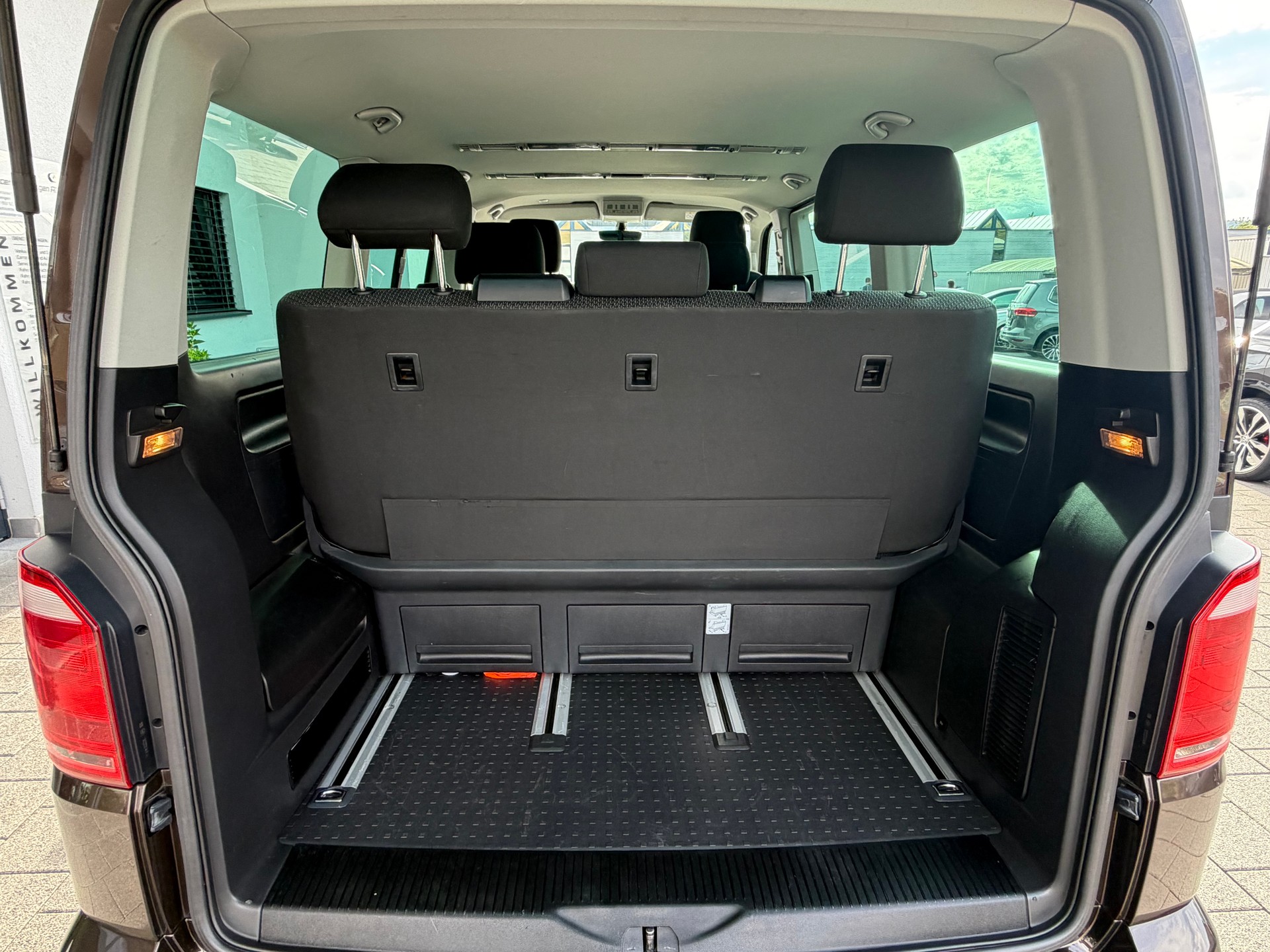 VW T6 Multivan 2.0 TDI Trendline 4Motion-image-13