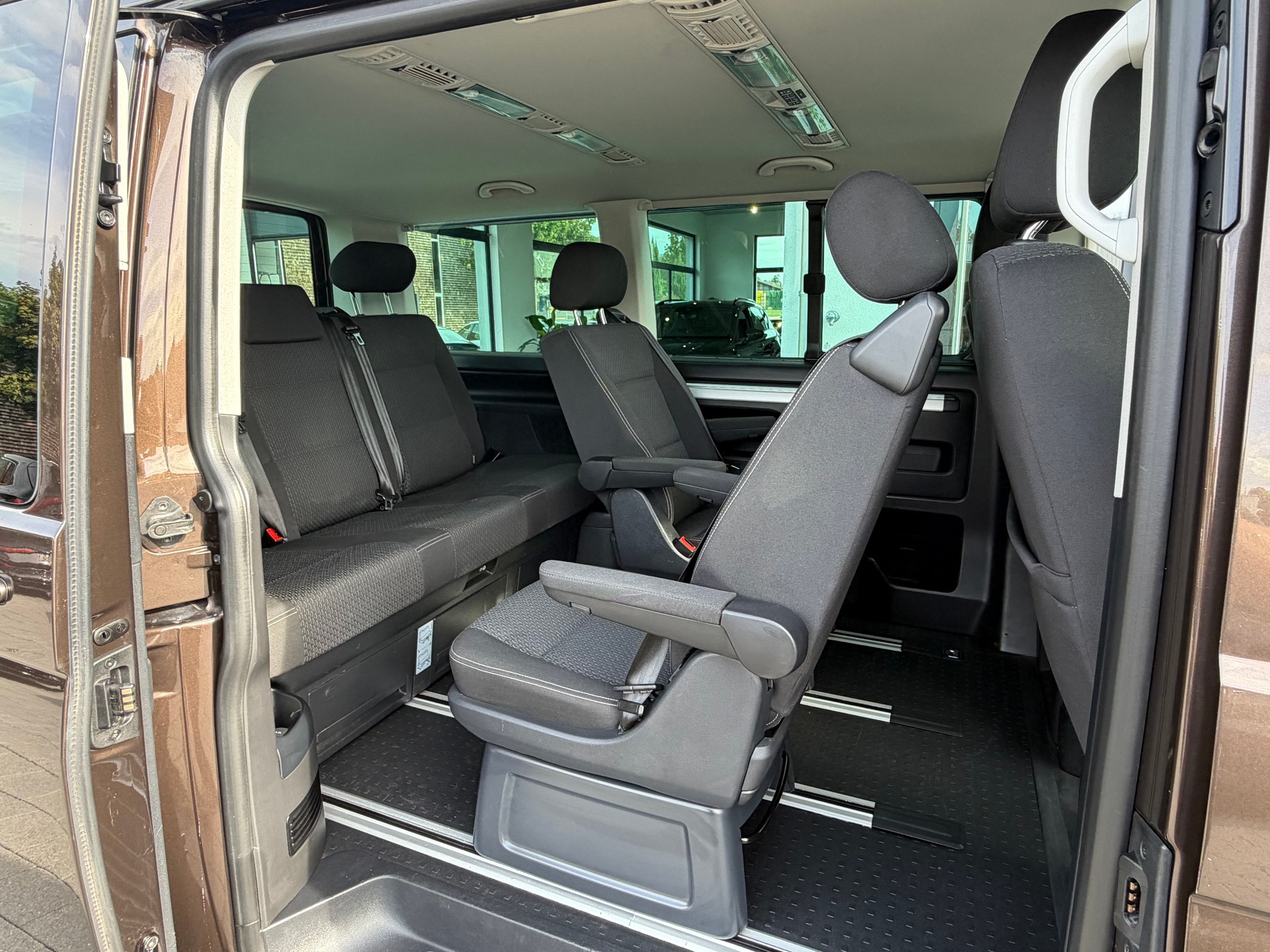 VW T6 Multivan 2.0 TDI Trendline 4Motion-image-11