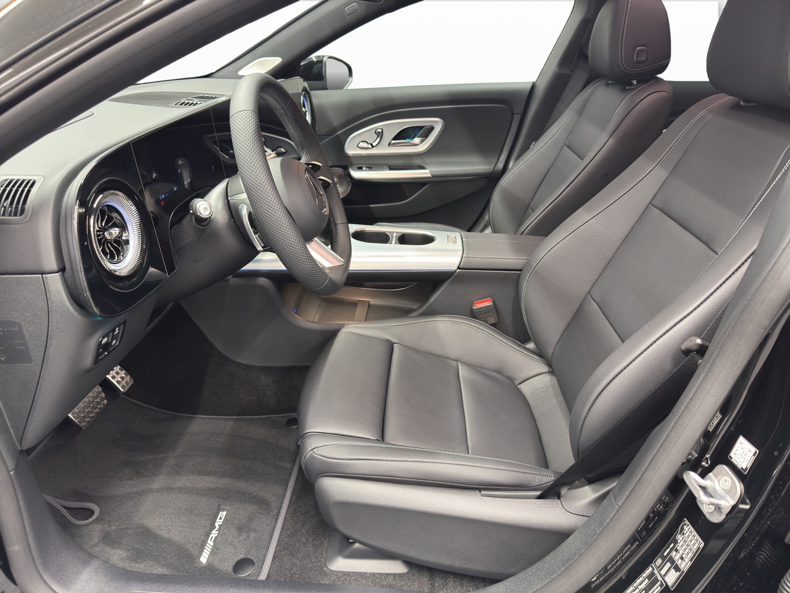 MERCEDES-BENZ CLA 350 4Matic Shooting Brake with EQ Hybrid-image-6