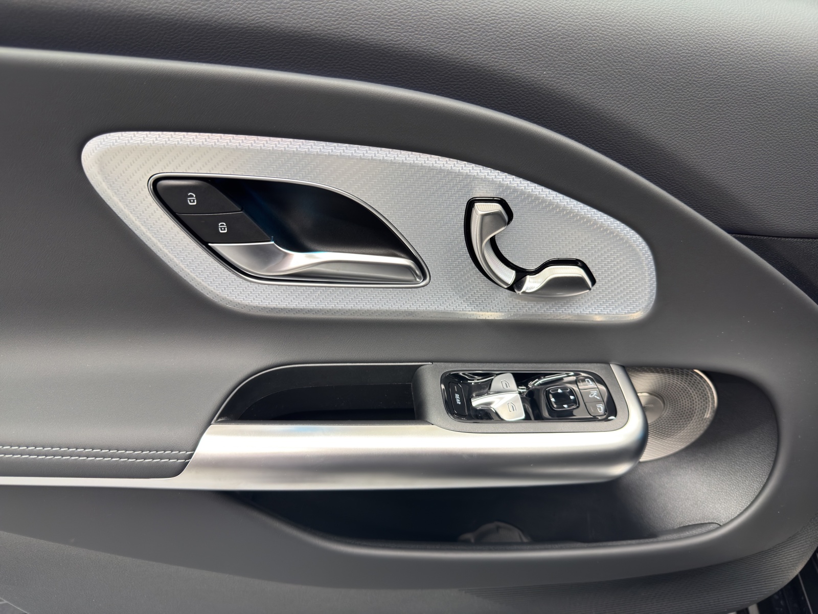 MERCEDES-BENZ CLA 350 4Matic Shooting Brake with EQ Hybrid-image-14