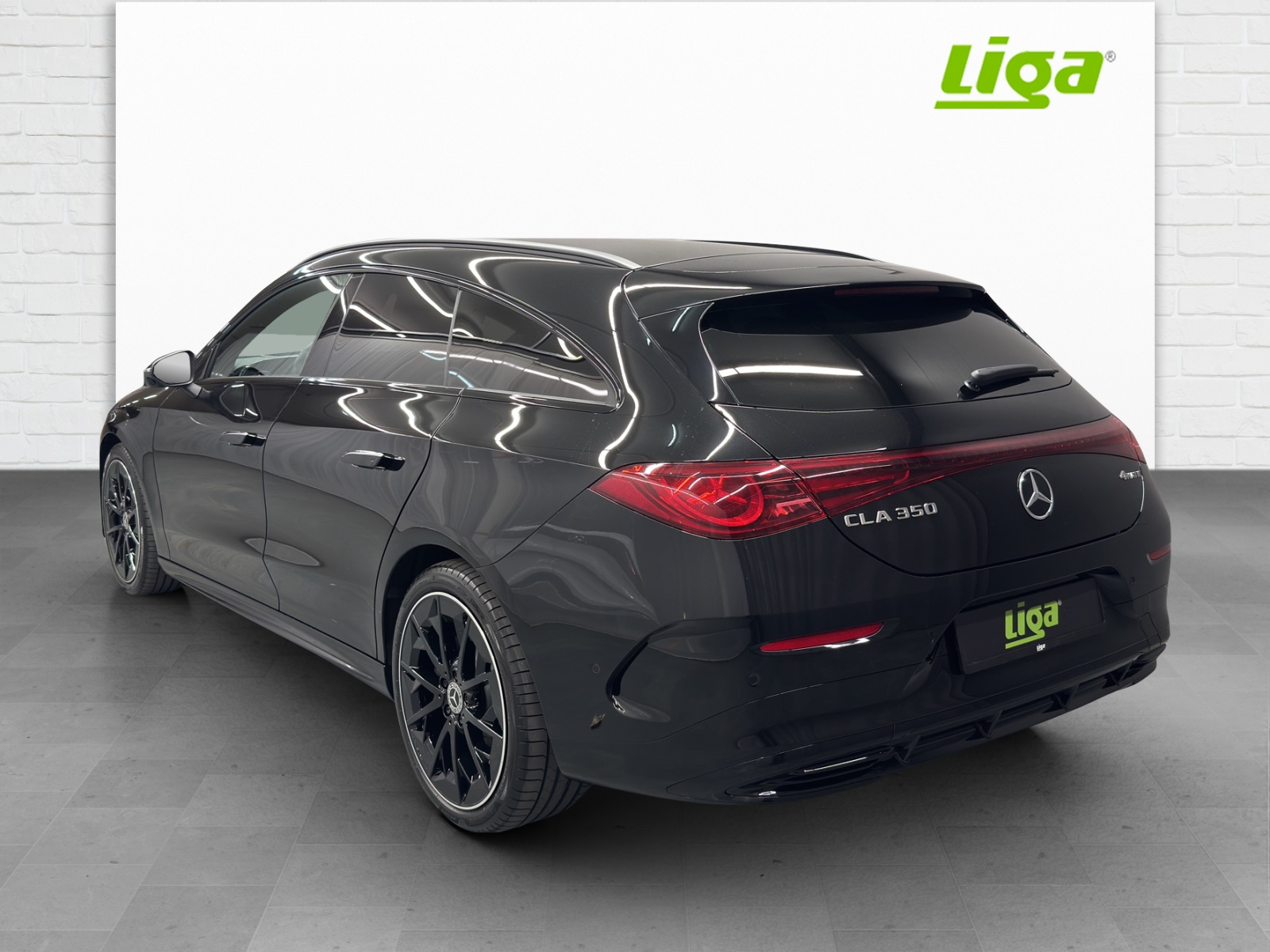 MERCEDES-BENZ CLA 350 4Matic Shooting Brake with EQ Hybrid-image-3