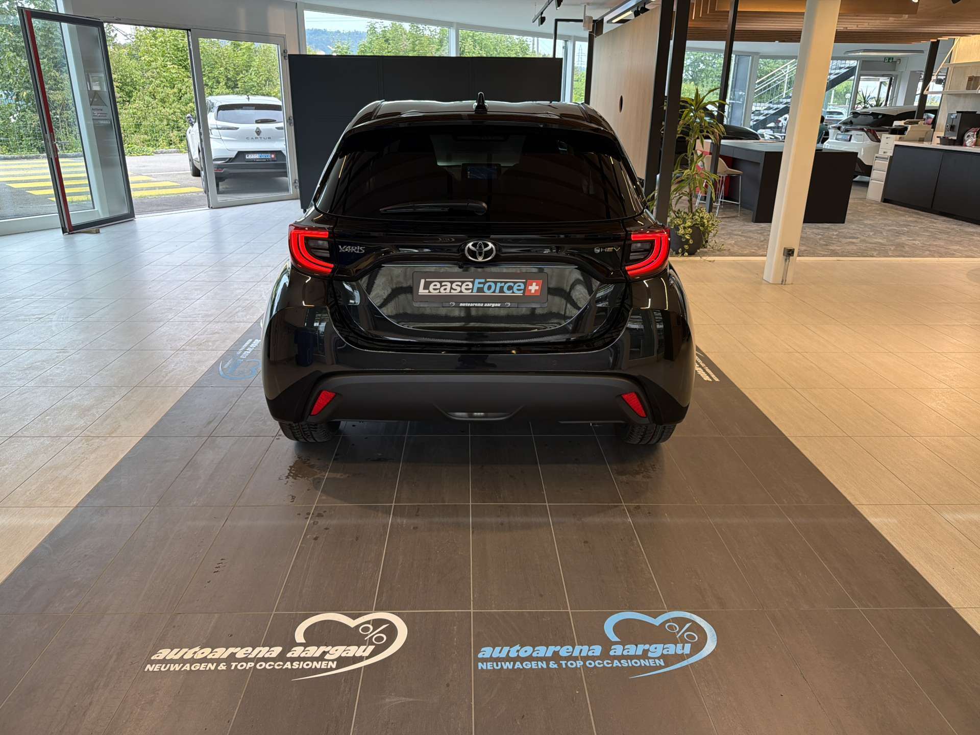 TOYOTA Yaris 1.5 Active Plus+ e-CVT Automat-image-12