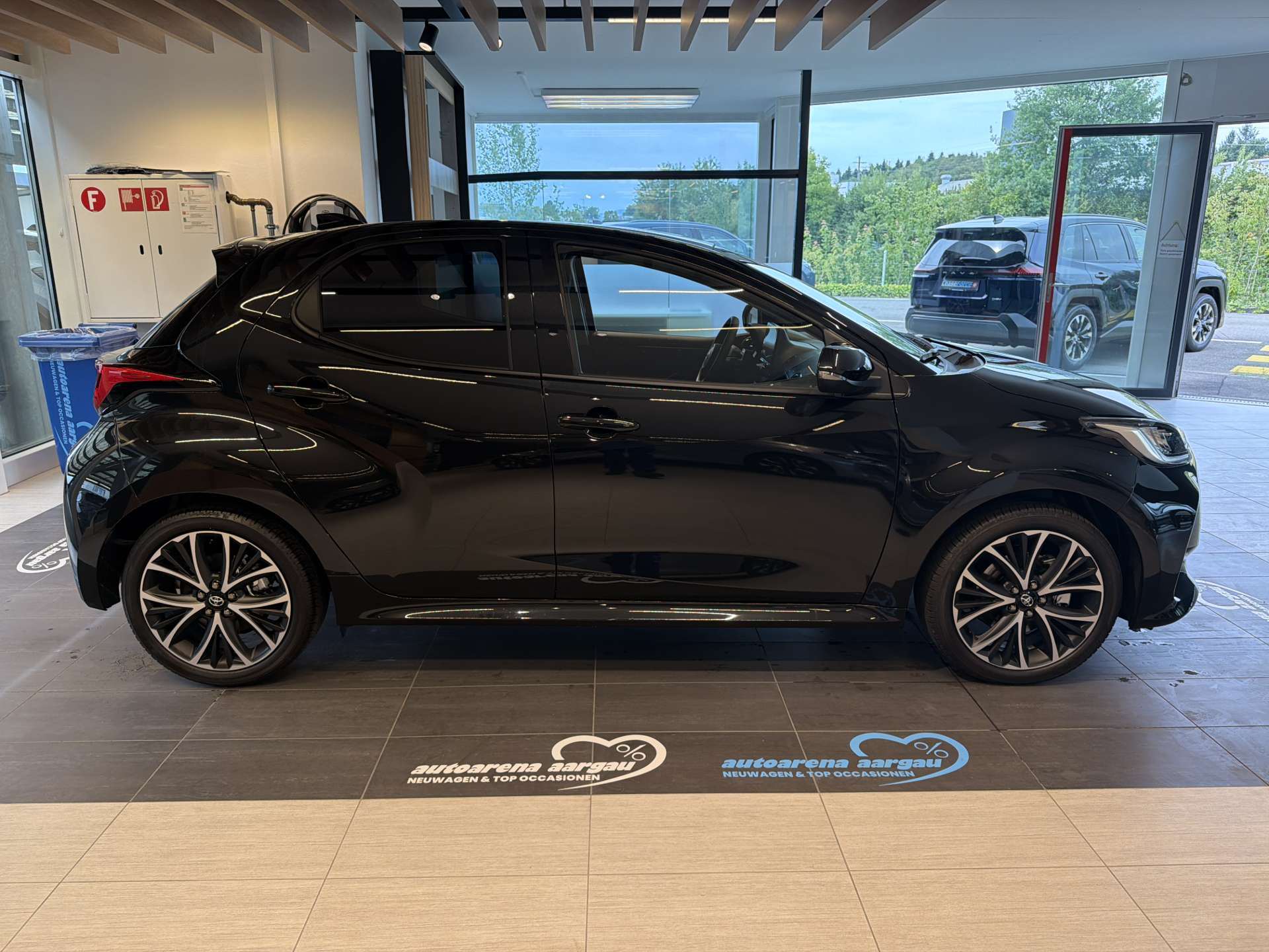 TOYOTA Yaris 1.5 Active Plus+ e-CVT Automat-image-11