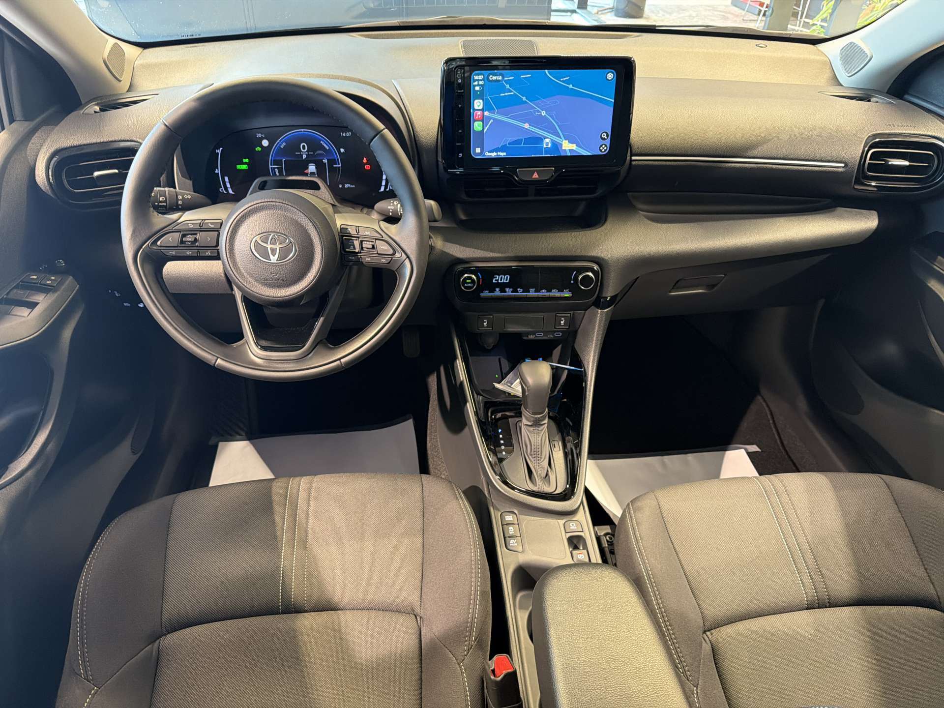 TOYOTA Yaris 1.5 Active Plus+ e-CVT Automat-image-14