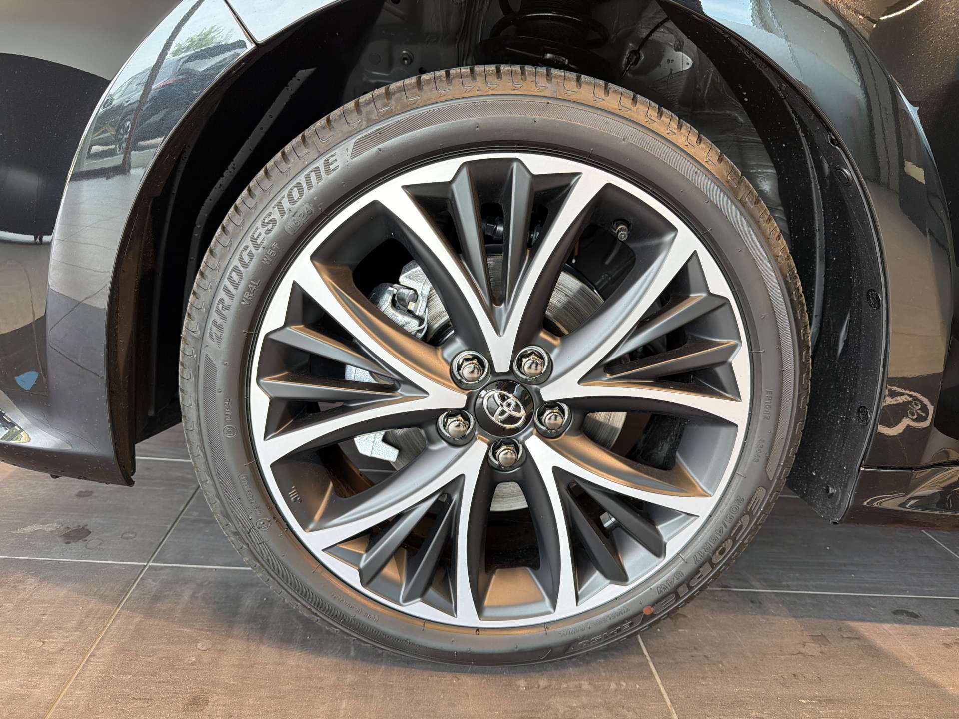 TOYOTA Yaris 1.5 Active Plus+ e-CVT Automat-image-8
