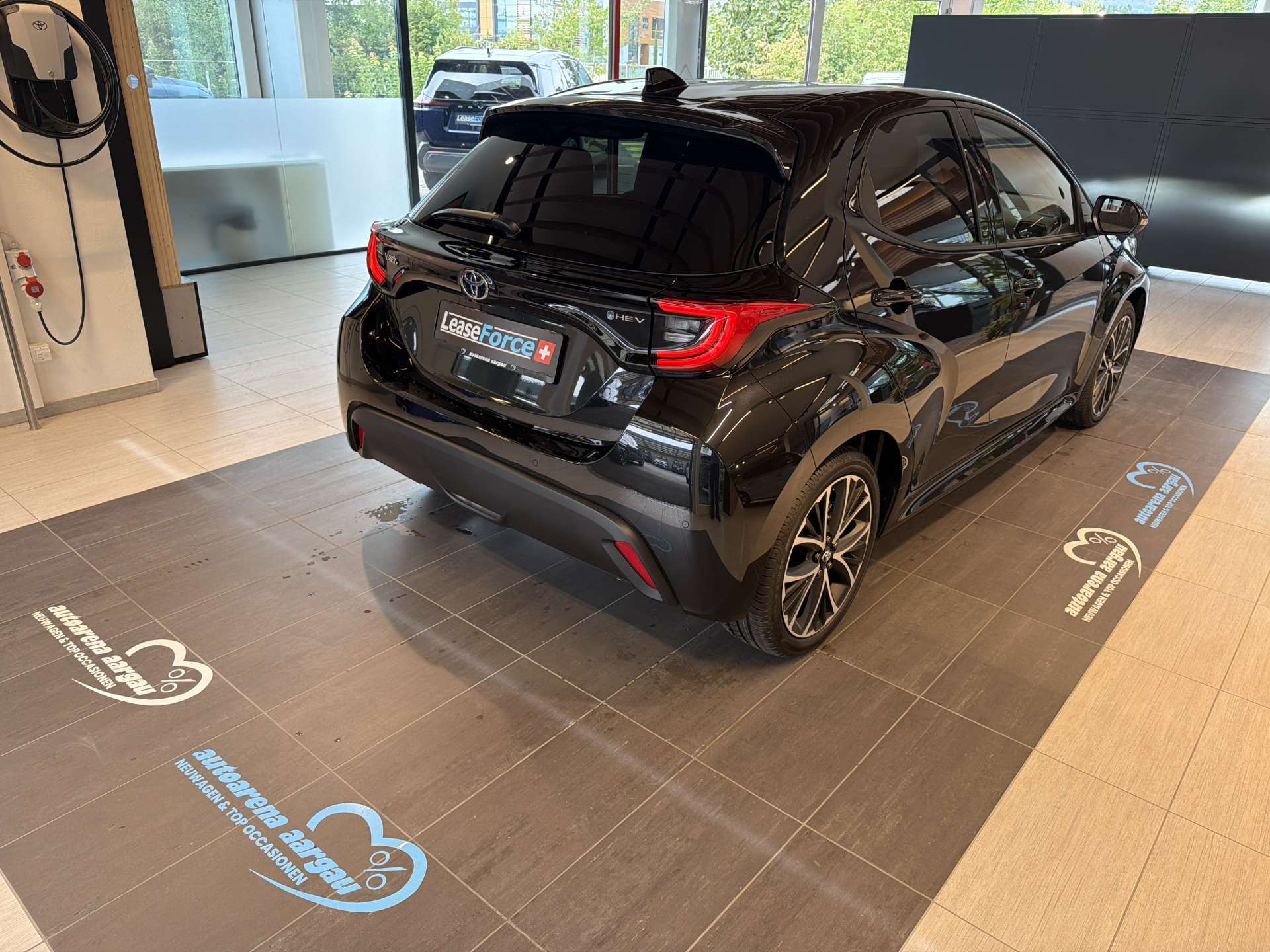 TOYOTA Yaris 1.5 Active Plus+ e-CVT Automat-image-2