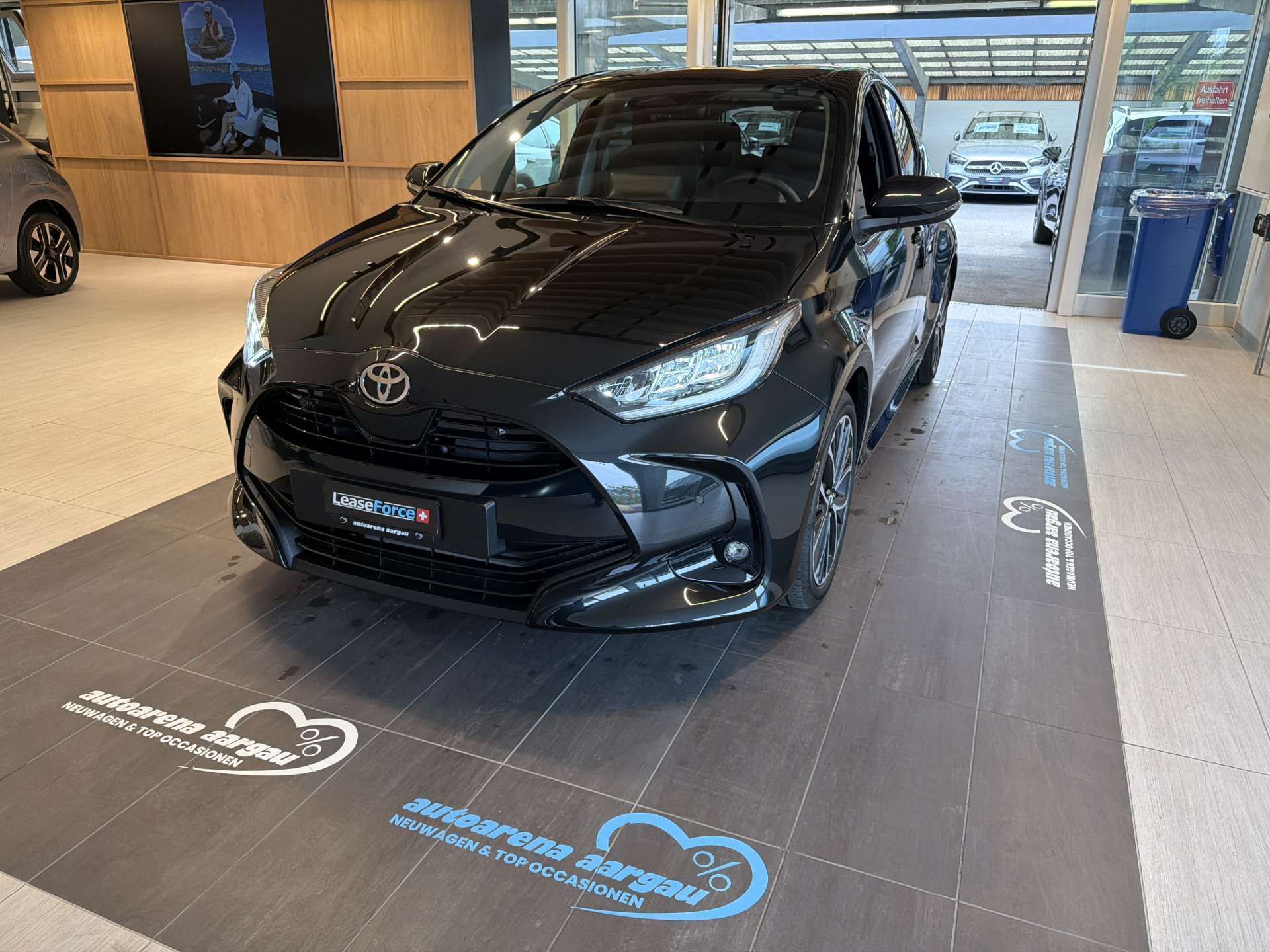 TOYOTA Yaris 1.5 Active Plus+ e-CVT Automat-image-0