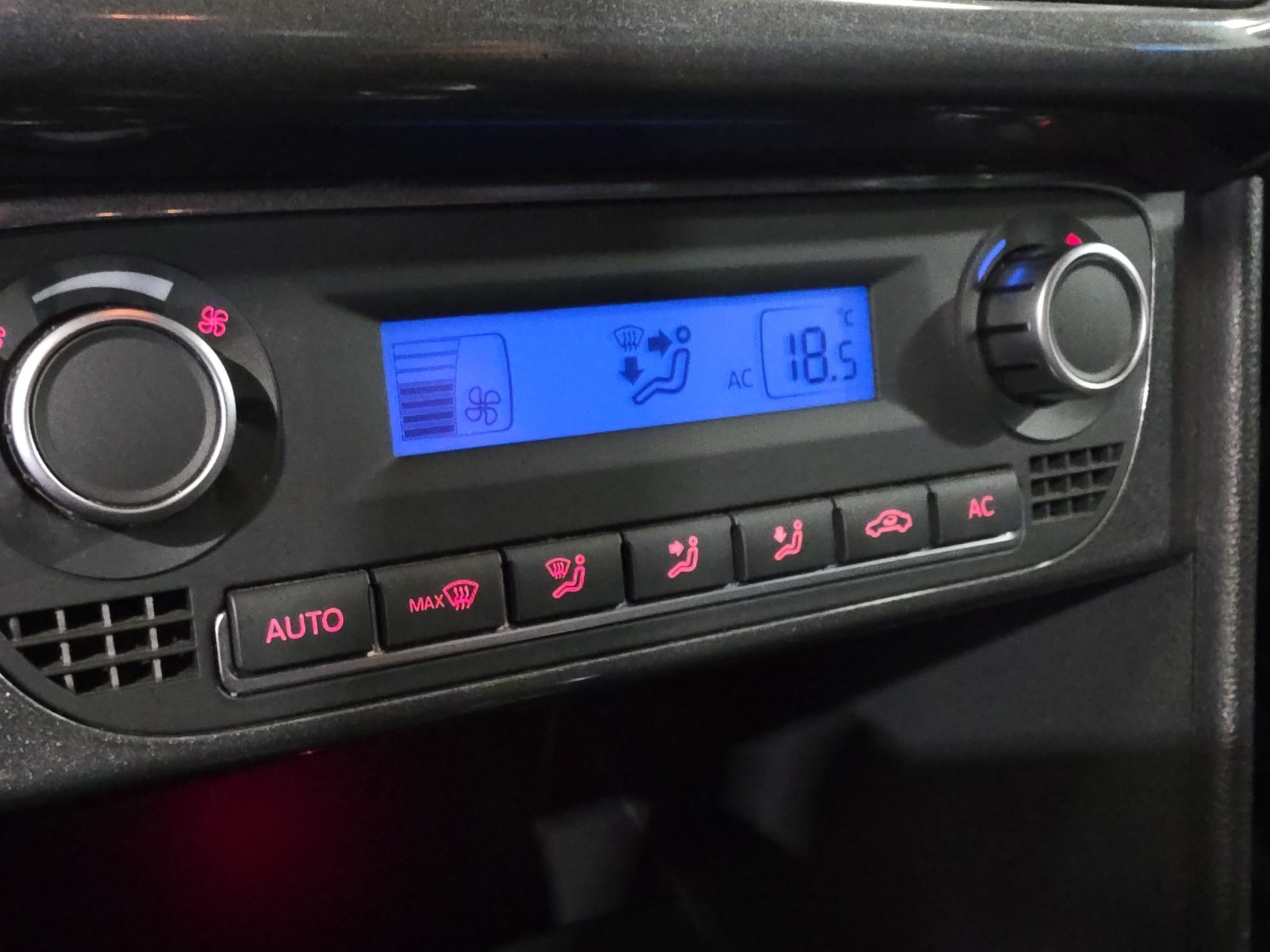 VW Polo 1.4 16V Team DSG-image-17