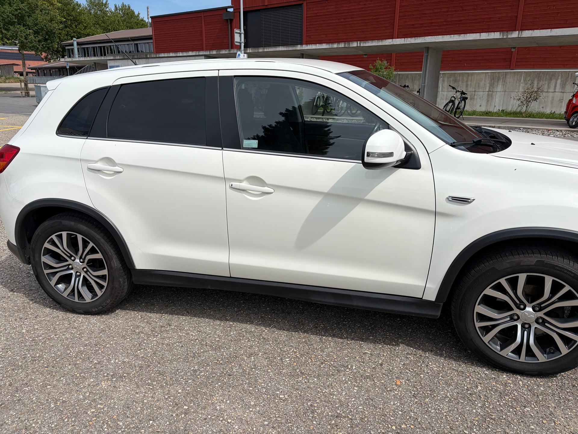 MITSUBISHI ASX 2.2 DID Diamond 4WD Automatic-image-2