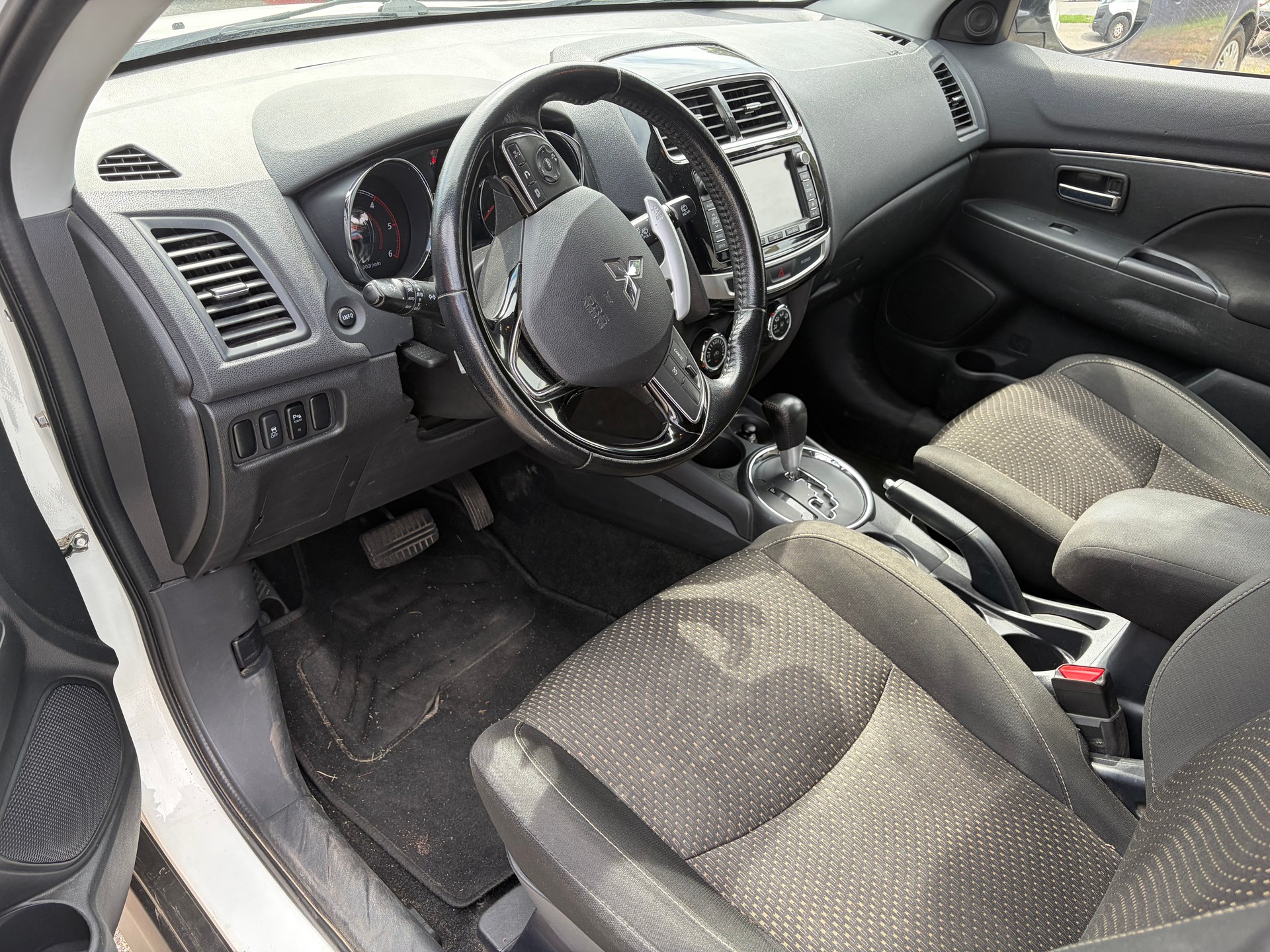 MITSUBISHI ASX 2.2 DID Diamond 4WD Automatic-image-9
