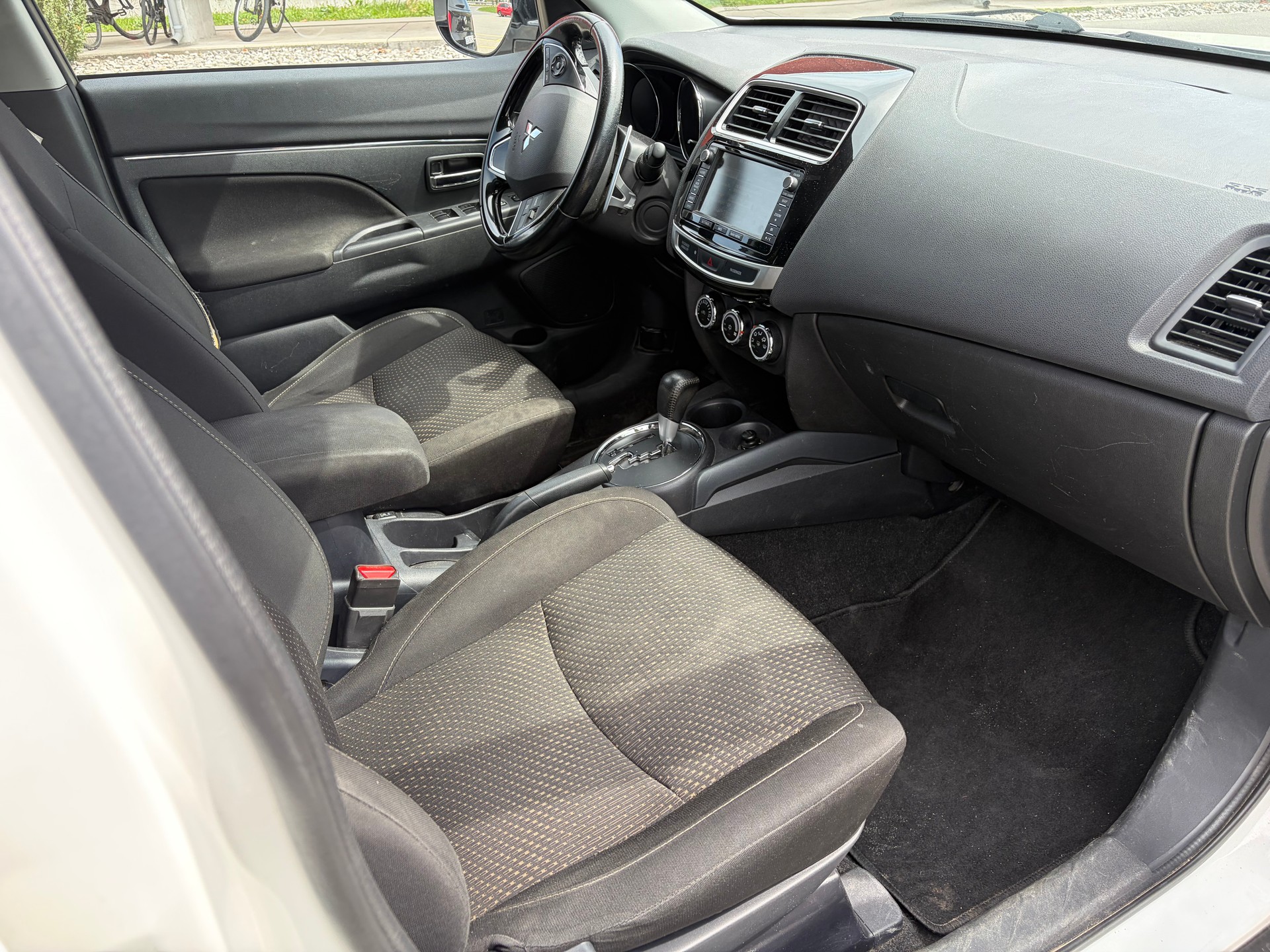 MITSUBISHI ASX 2.2 DID Diamond 4WD Automatic-image-10
