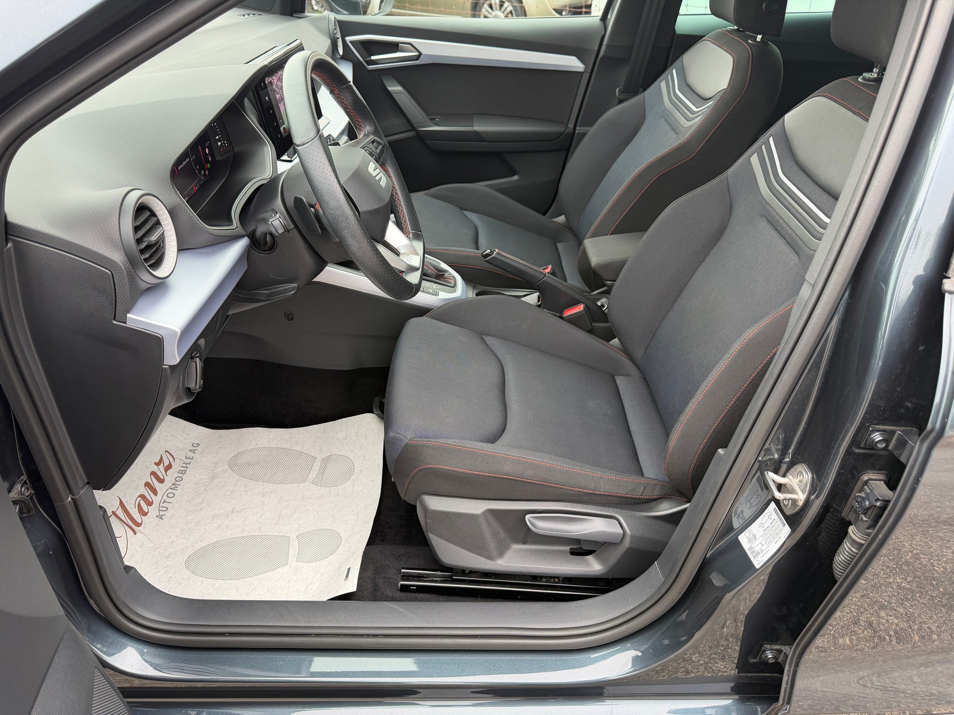 SEAT Arona 1.5 TSI 150PS FR-Line DSG **Top-Ausstattung**-image-5