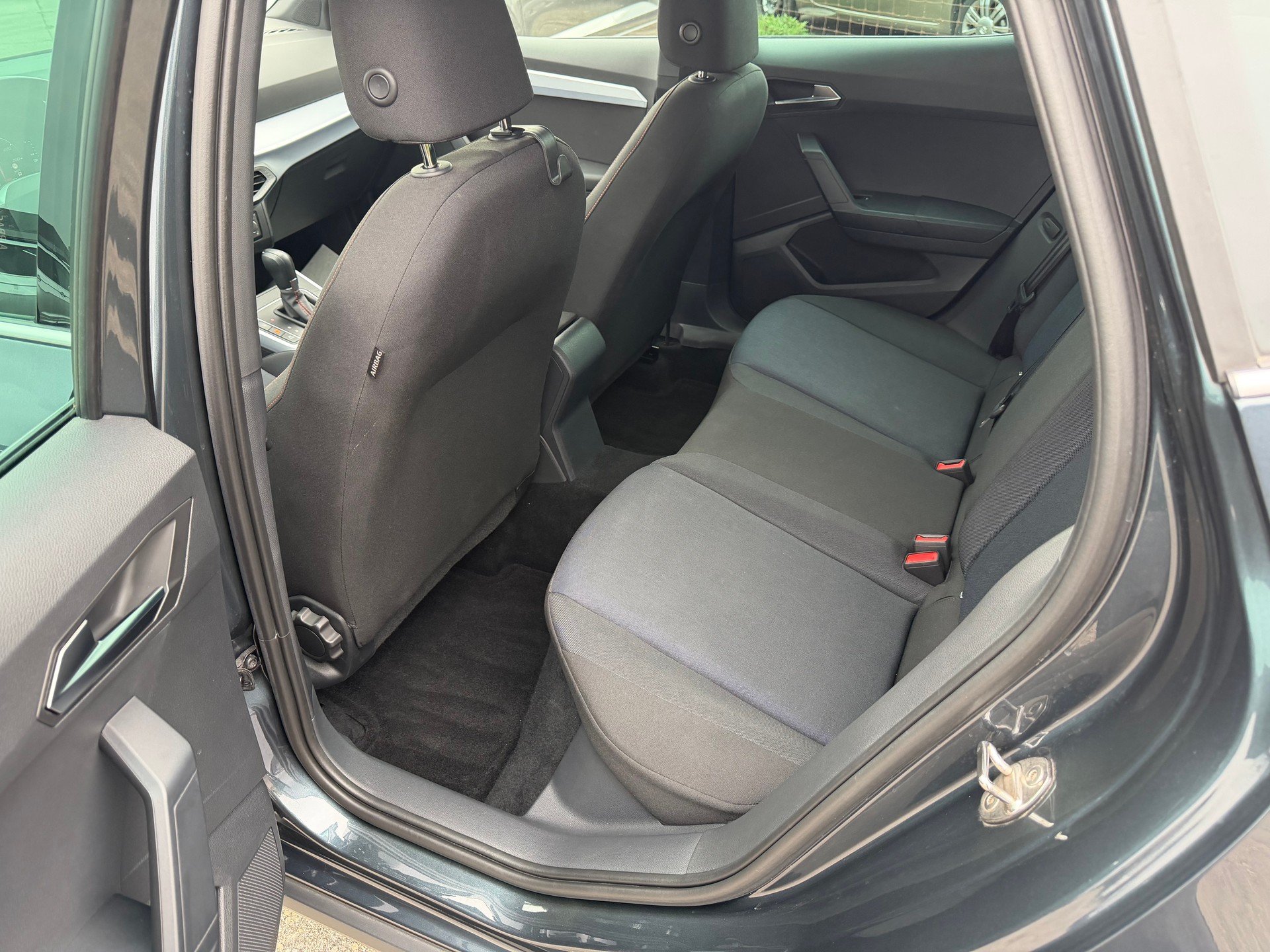 SEAT Arona 1.5 TSI 150PS FR-Line DSG **Top-Ausstattung**-image-7
