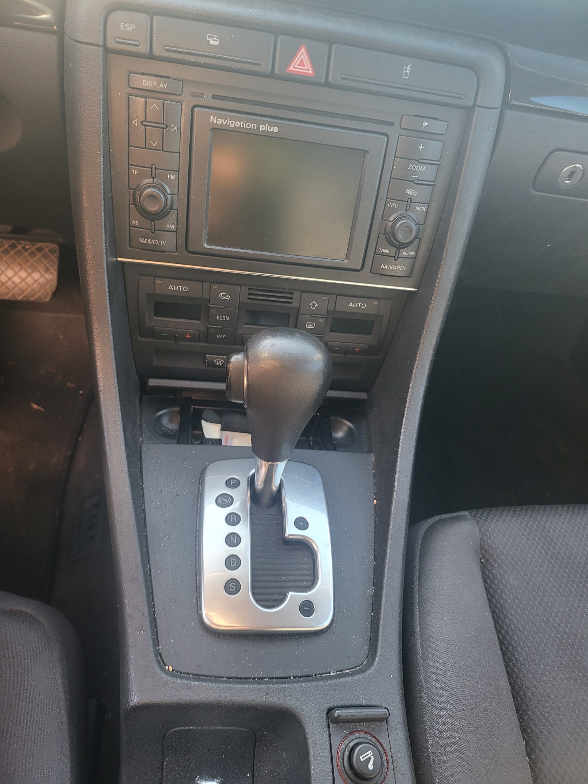 AUDI A4 3.0 V6-image-8