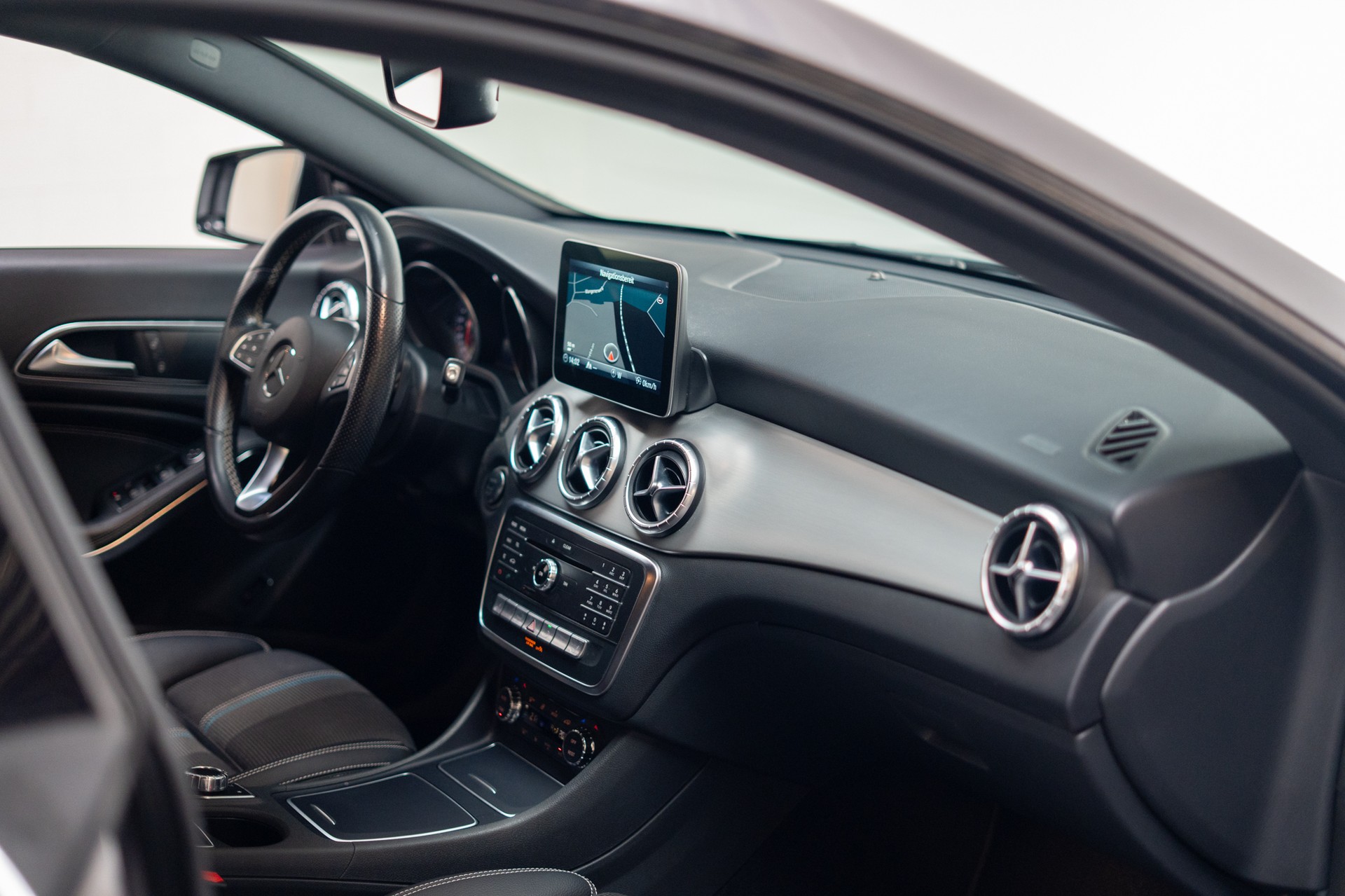 MERCEDES-BENZ CLA 250 Urban Shooting Brake / CH-Fahrzeug / Rückfahrkamera / el.Heckklappe-image-15