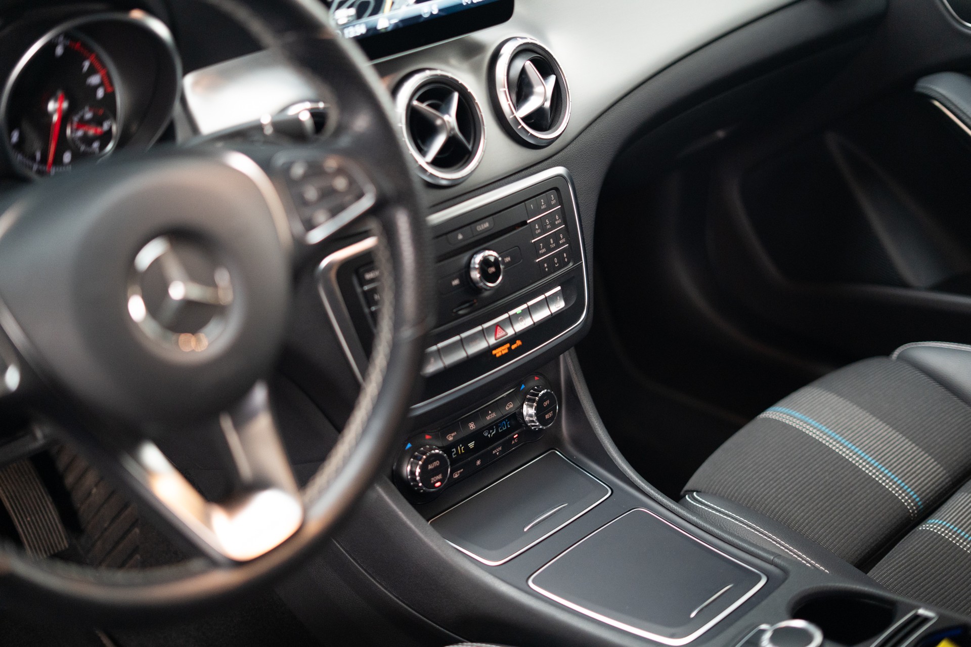 MERCEDES-BENZ CLA 250 Urban Shooting Brake / CH-Fahrzeug / Rückfahrkamera / el.Heckklappe-image-10