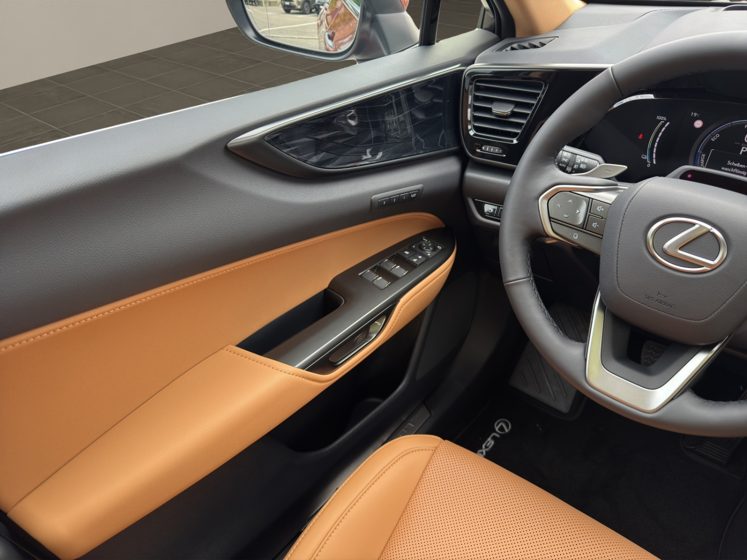 LEXUS NX 450h+ Comfort-image-11