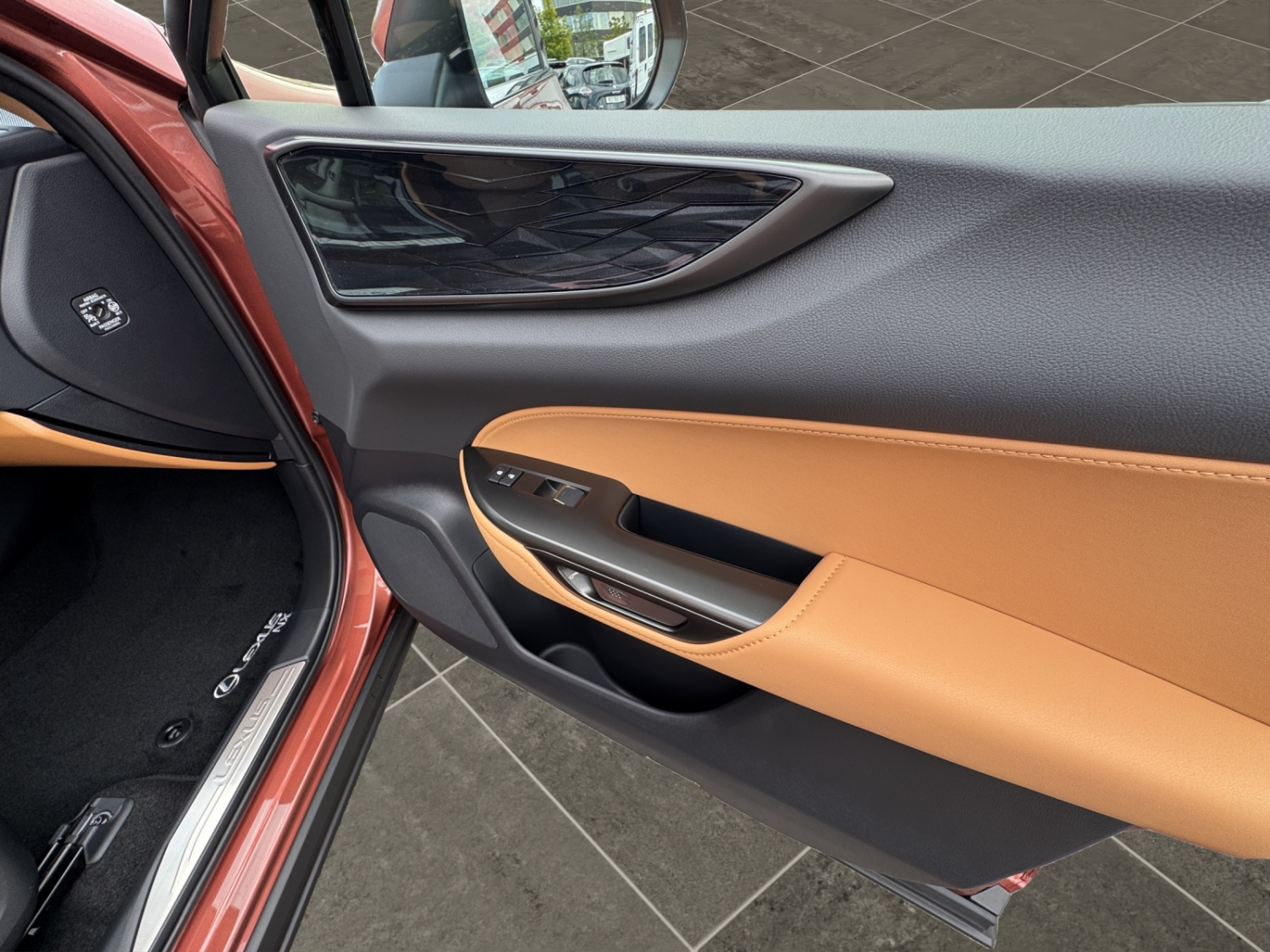 LEXUS NX 450h+ Comfort-image-17