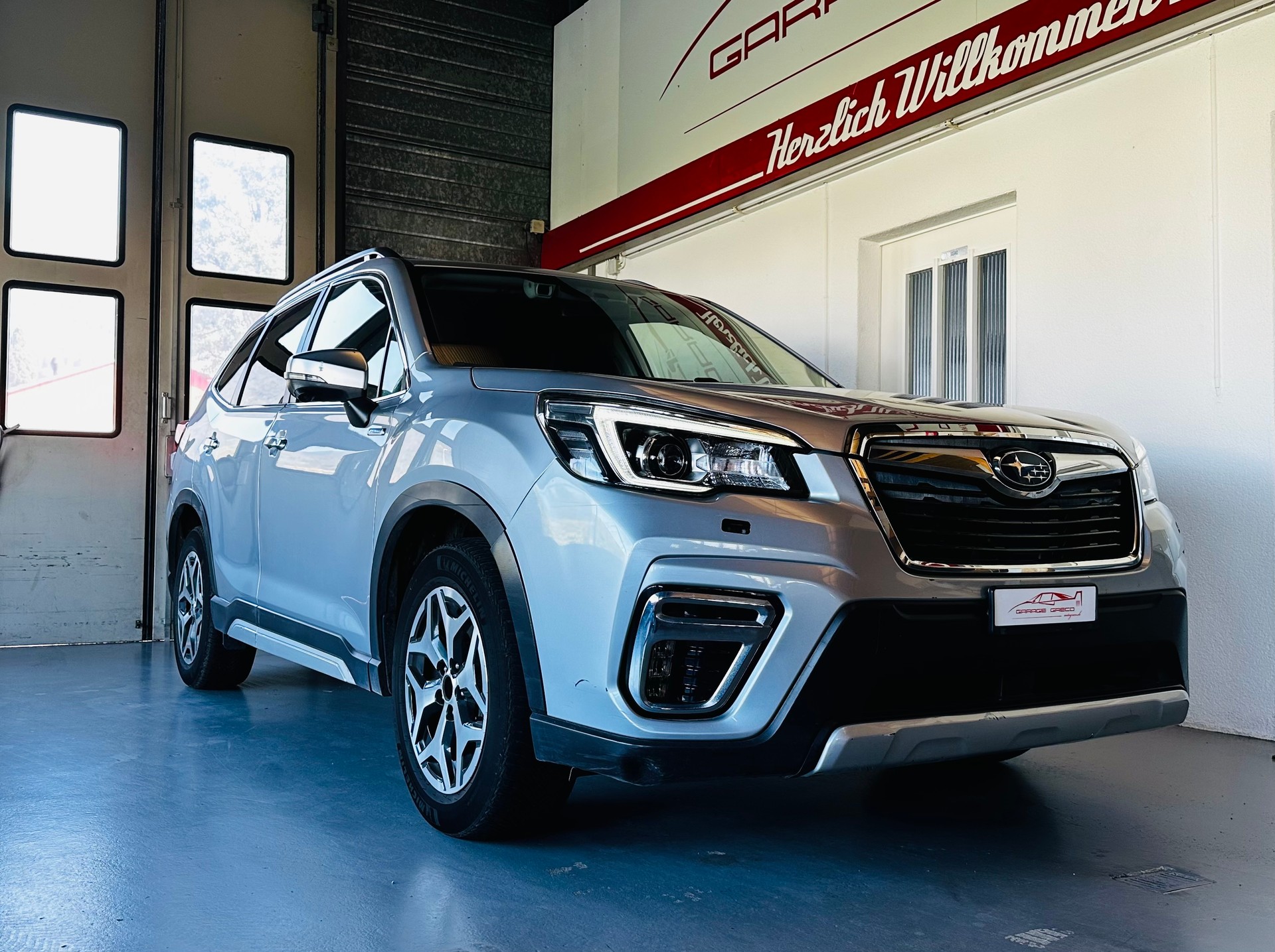 SUBARU Forester 2.0i e-Boxer Advantage Lineartronic-image-4