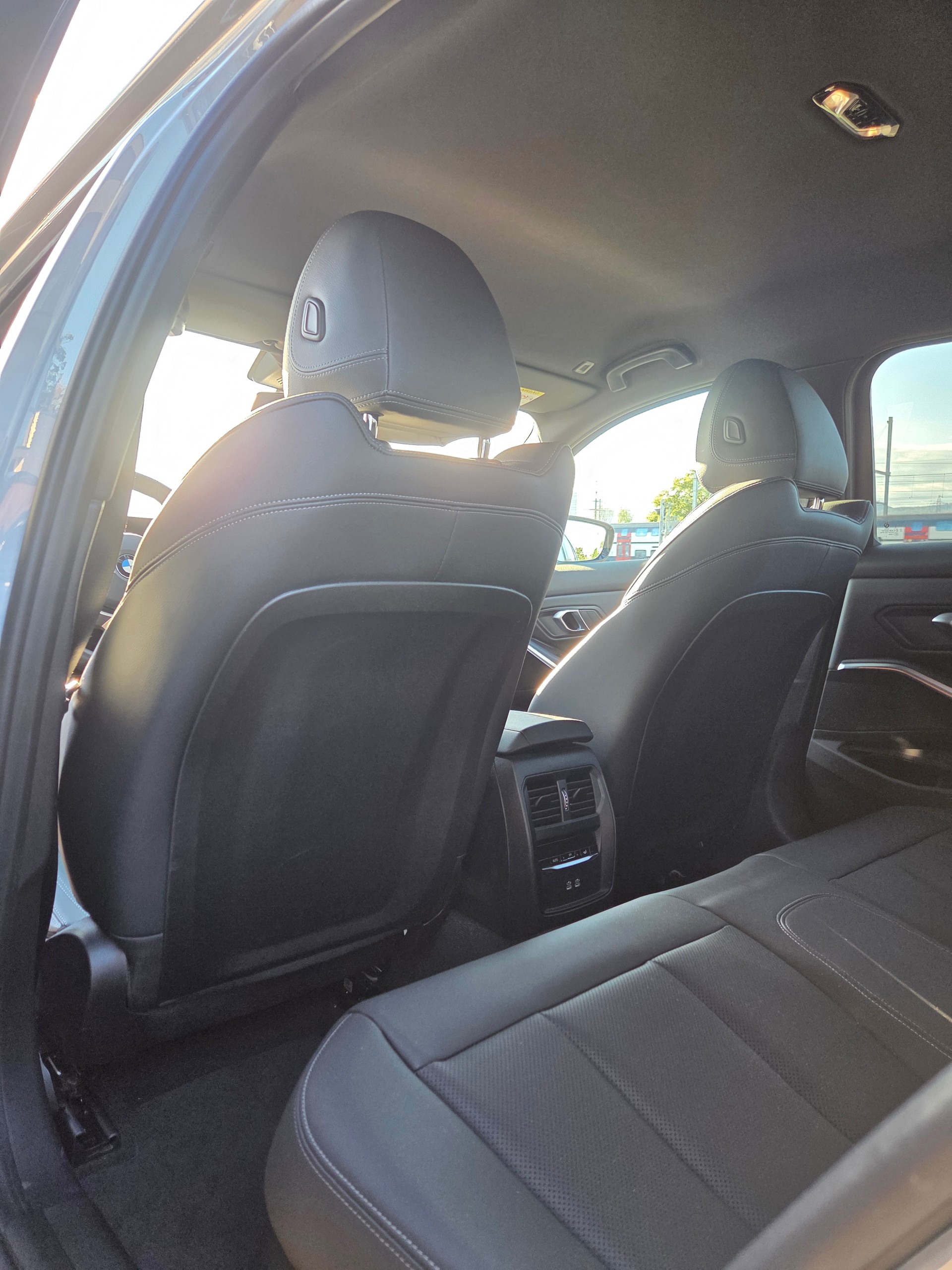 BMW 320d xDrive 48V Steptronic M Sport Pro-image-10