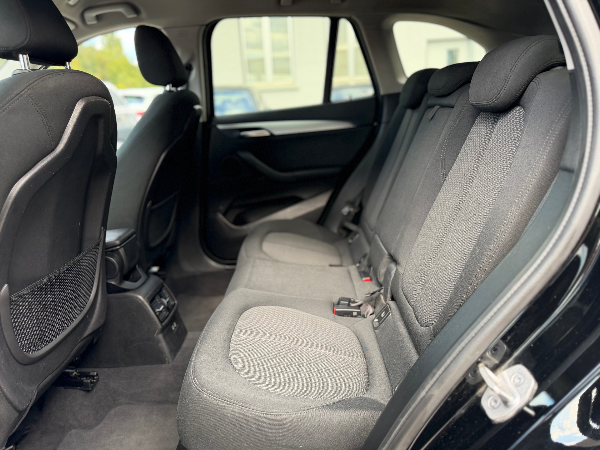 BMW X1 xDrive 18d Essential Edition Steptronic-image-8