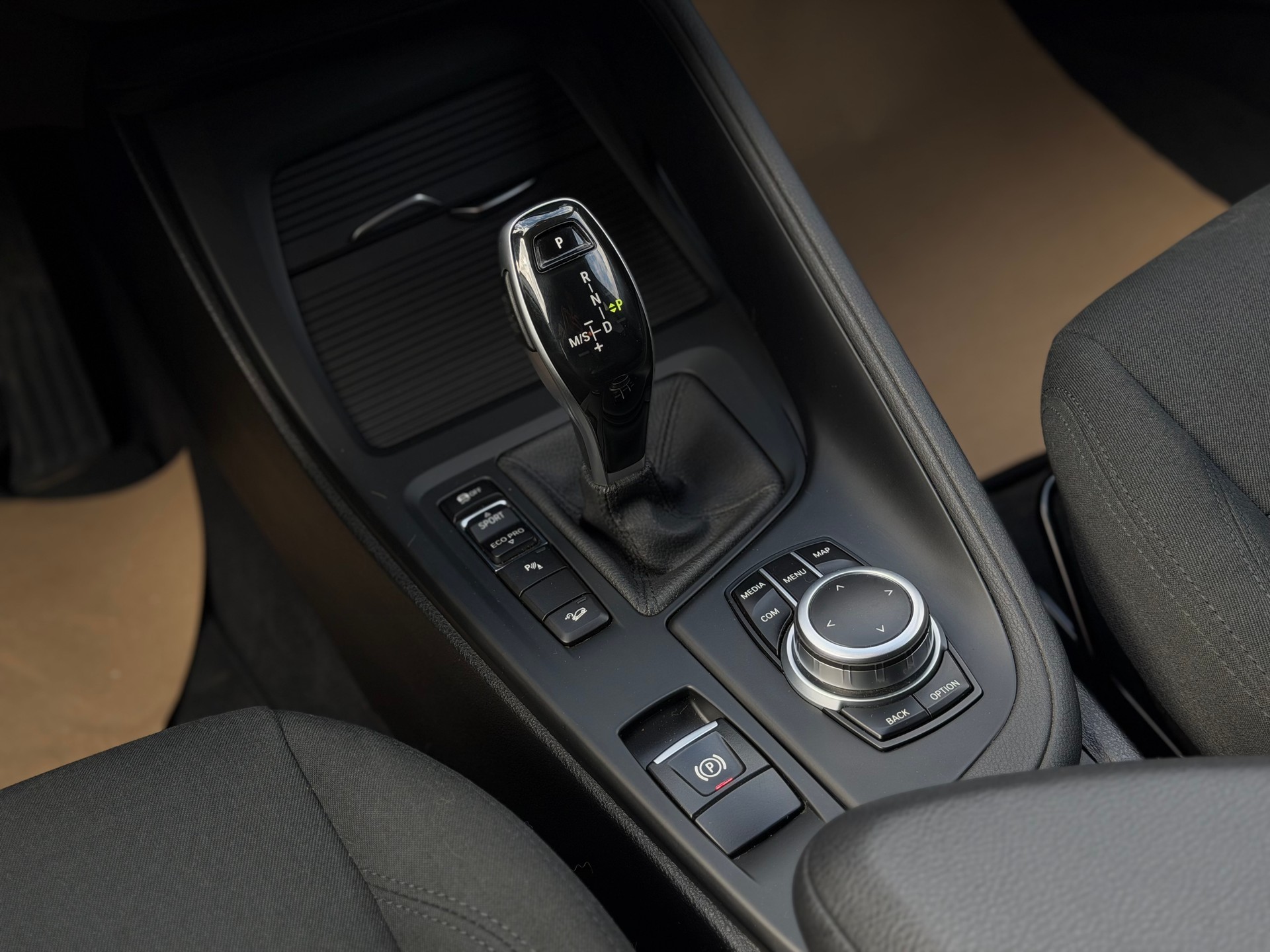 BMW X1 xDrive 18d Essential Edition Steptronic-image-14