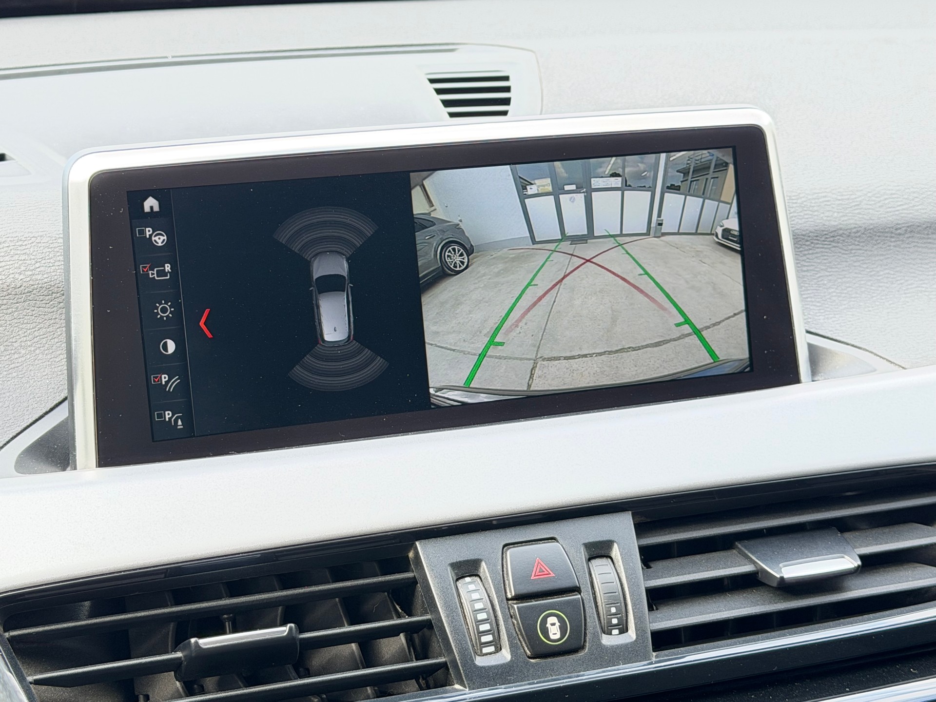 BMW X1 xDrive 18d Essential Edition Steptronic-image-15