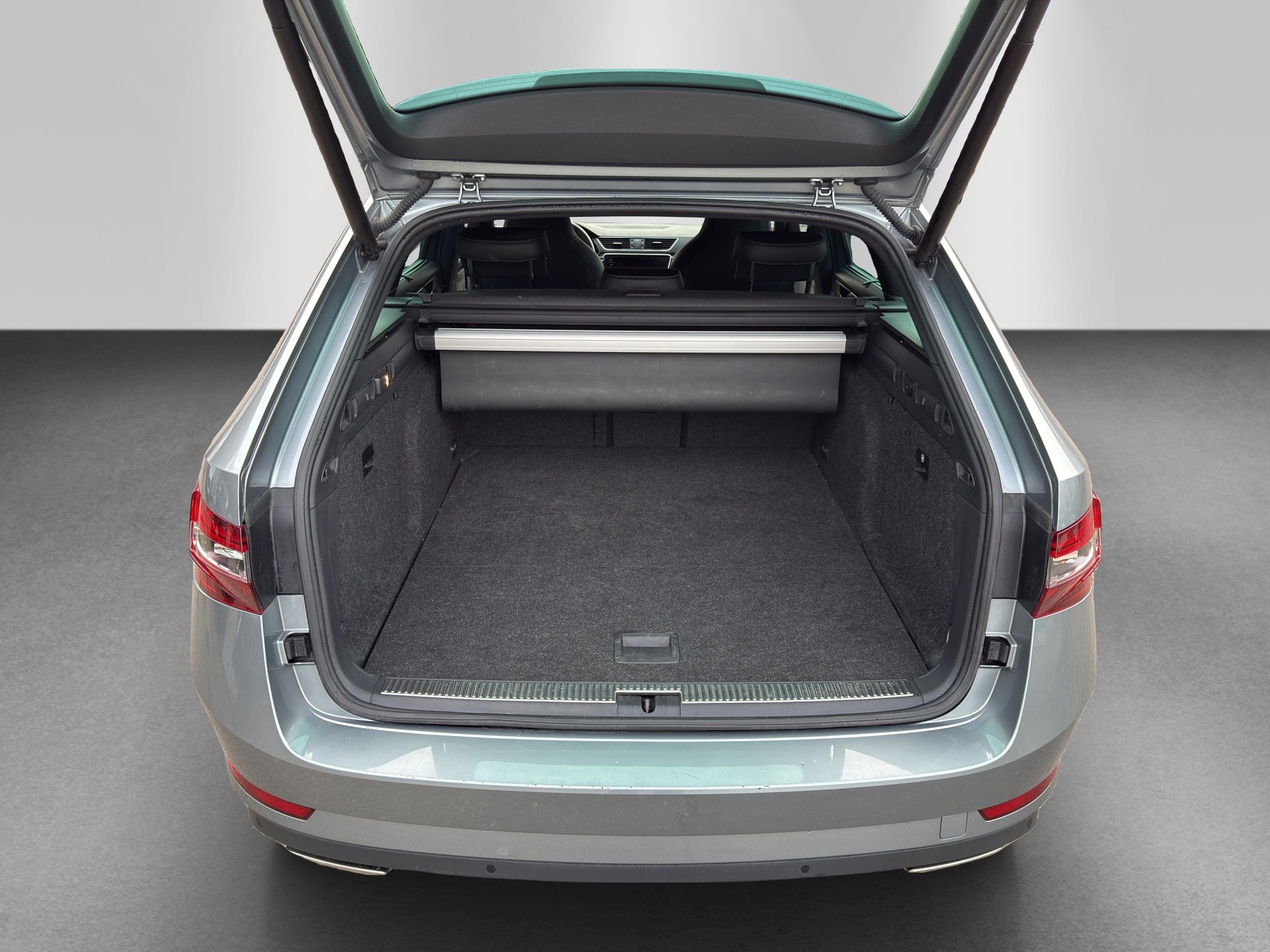 SKODA Superb Combi 2.0 TSI SportLine+ DSG 4x4-image-17