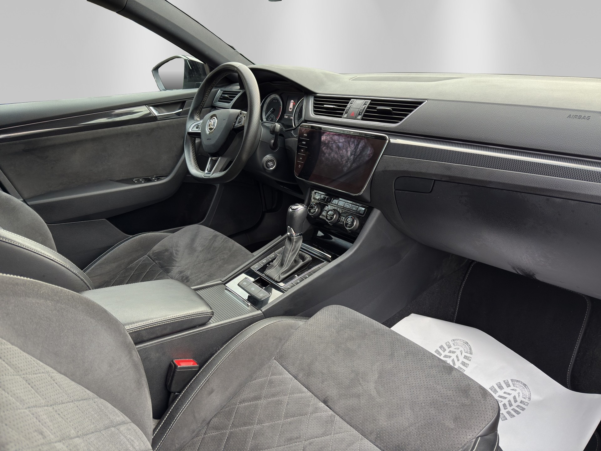 SKODA Superb Combi 2.0 TSI SportLine+ DSG 4x4-image-13