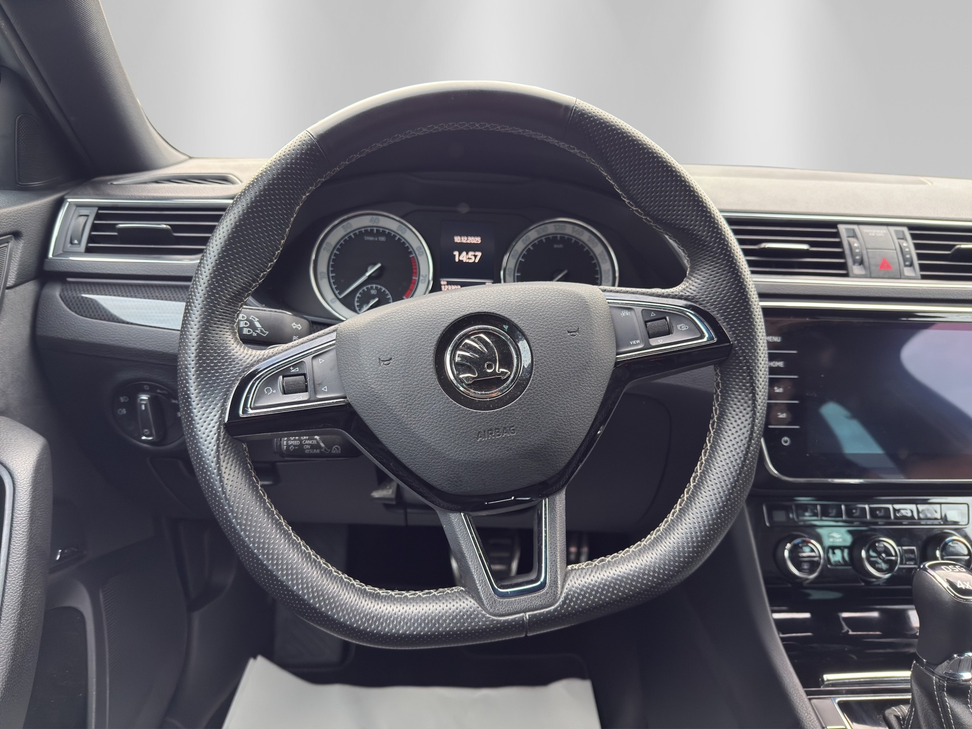 SKODA Superb Combi 2.0 TSI SportLine+ DSG 4x4-image-10