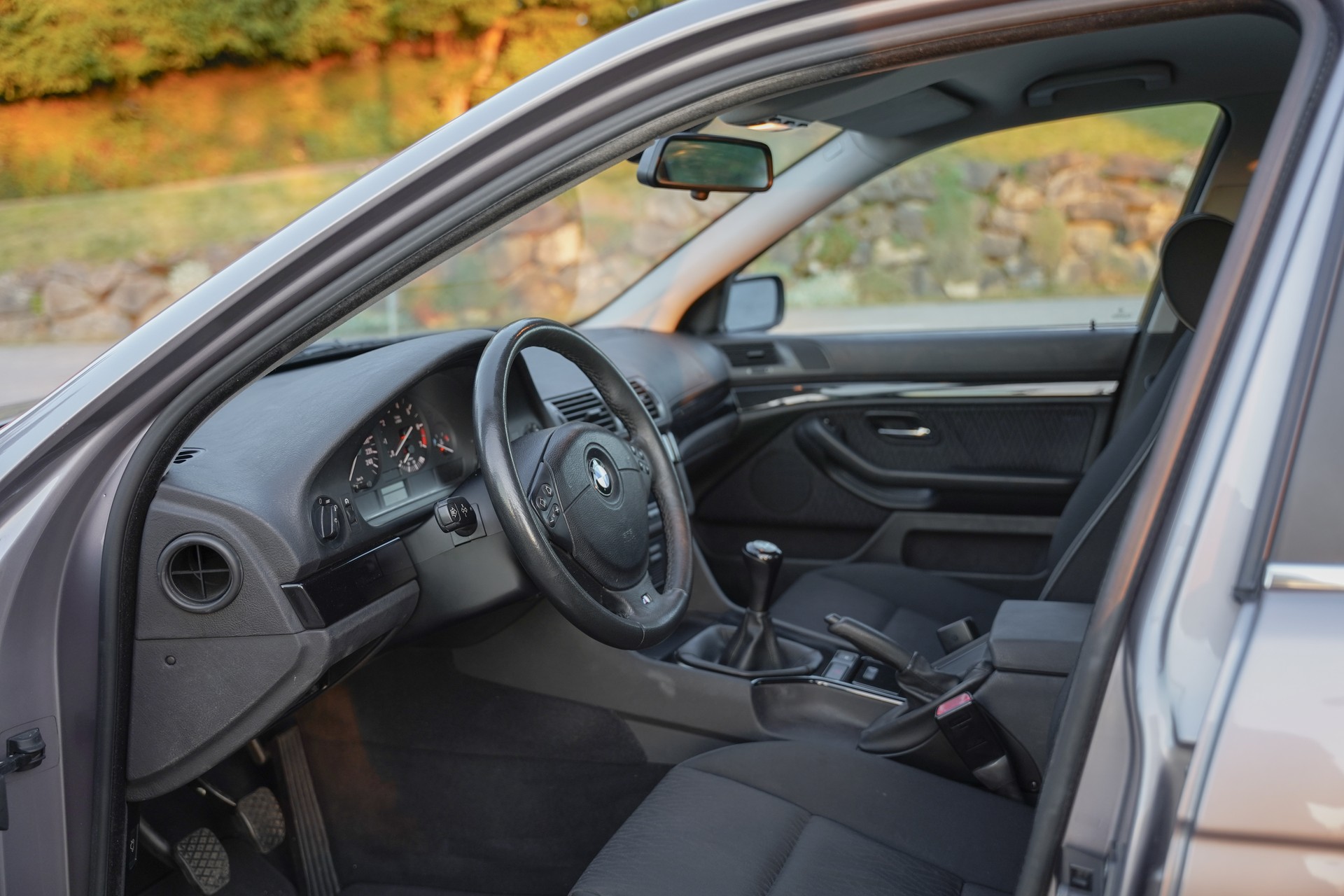 BMW 523i 24V ABS dAiB-image-3