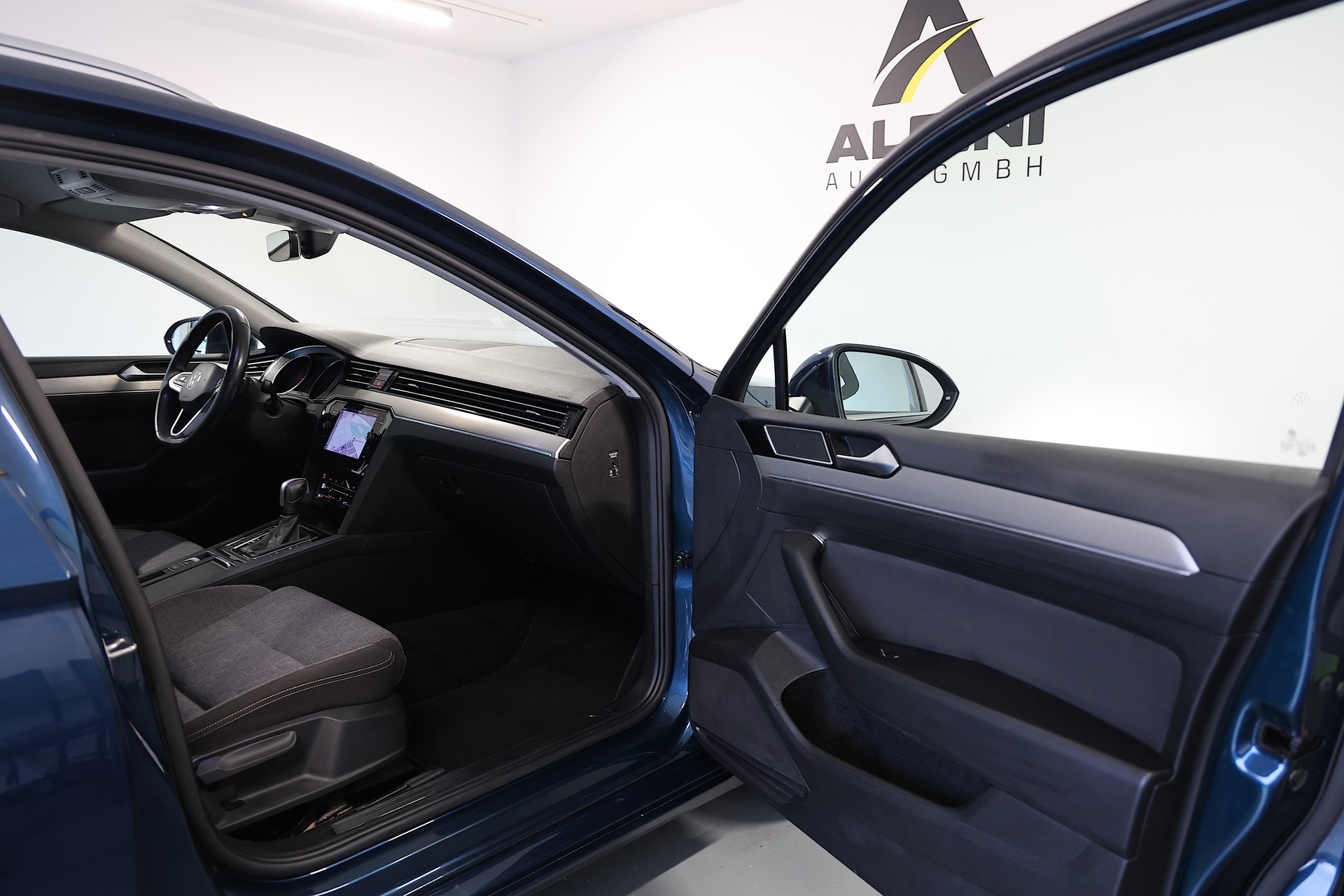 VW Passat Variant 2.0 TDI 150 Business DSG-image-10
