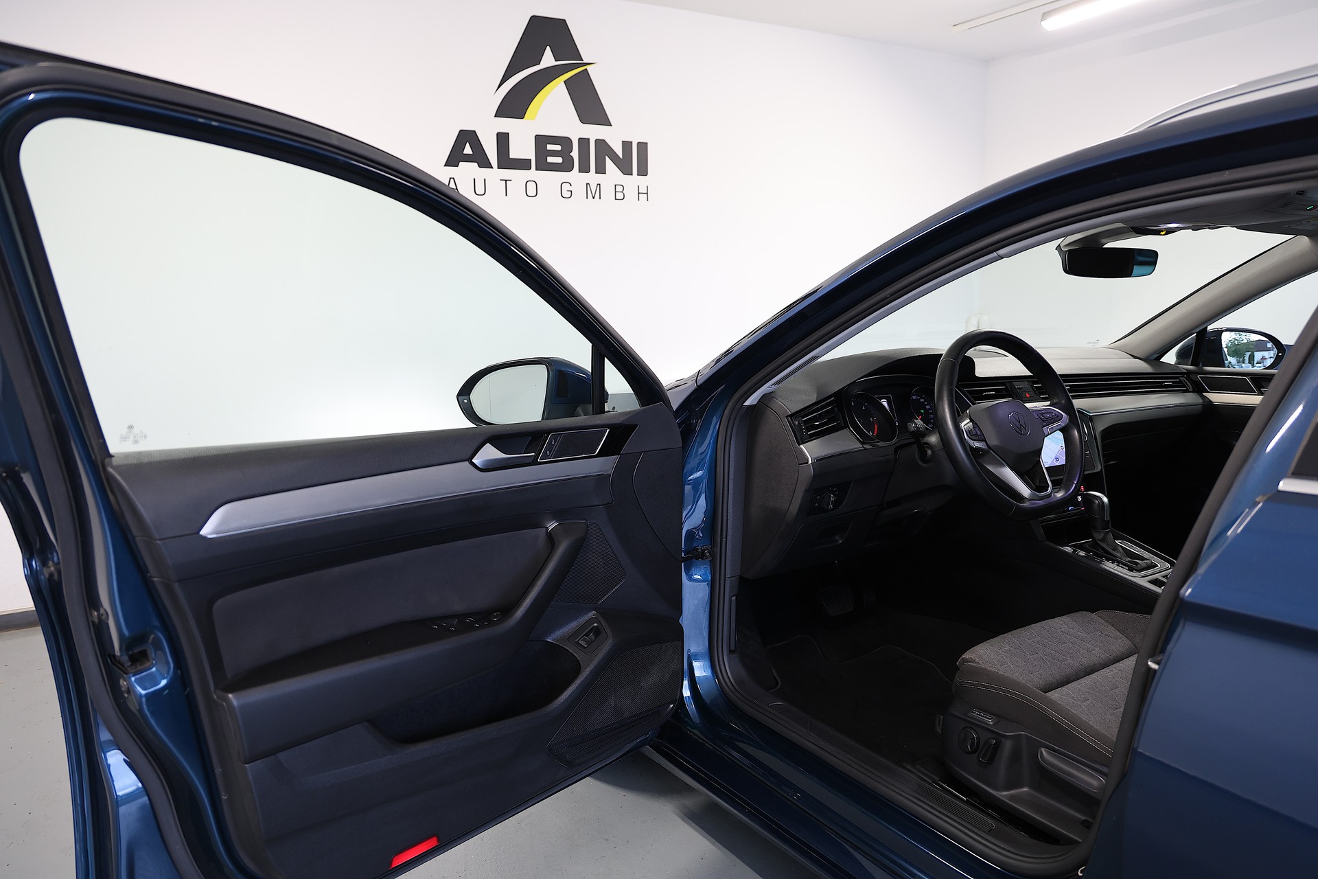 VW Passat Variant 2.0 TDI 150 Business DSG-image-4