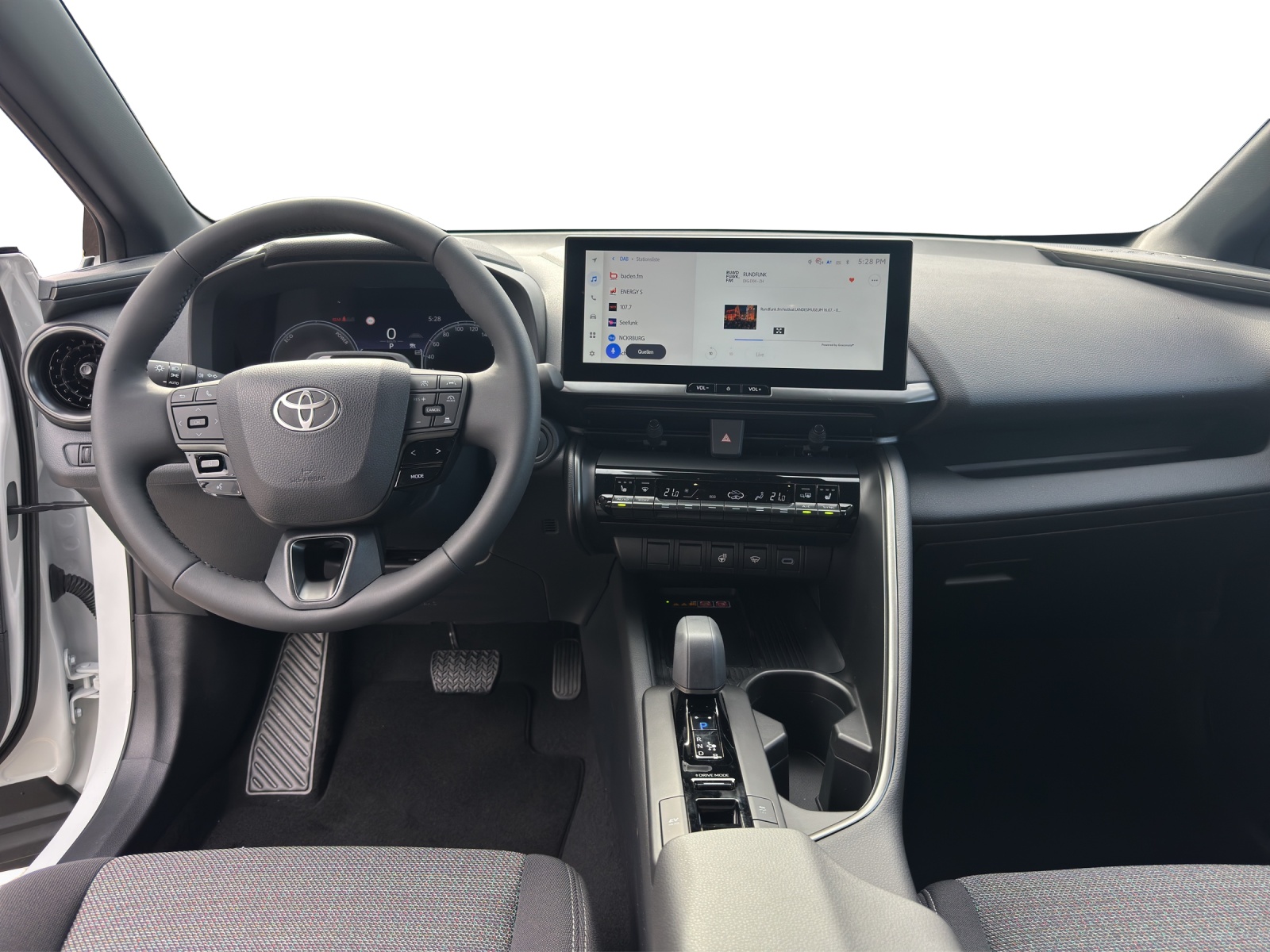 TOYOTA C-HR 2.0 HEV Swiss Edition 4x4-image-4