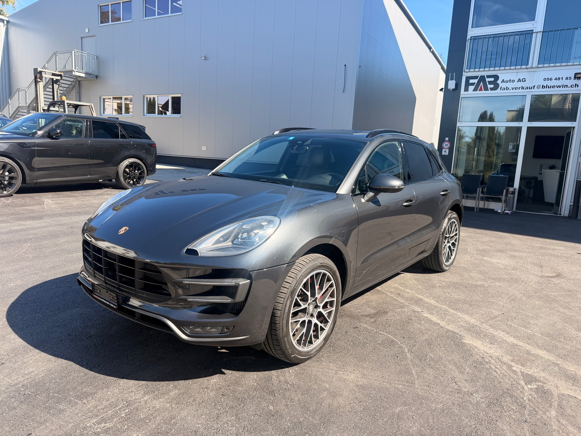 PORSCHE Macan Turbo PDK-image-1