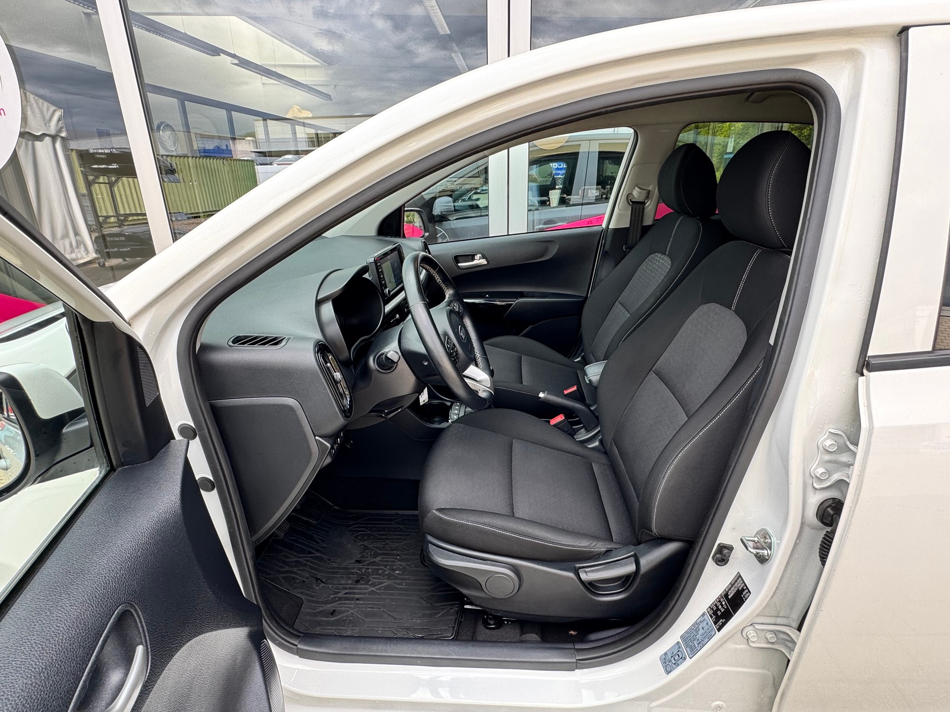 KIA Picanto 1.2 CVVT Swiss City Line+Navigation+Rückfahrkamera+Bluetooth+14"Alu+8-fach+Tempomat+Sitz-/Lenkradheizung+-image-9