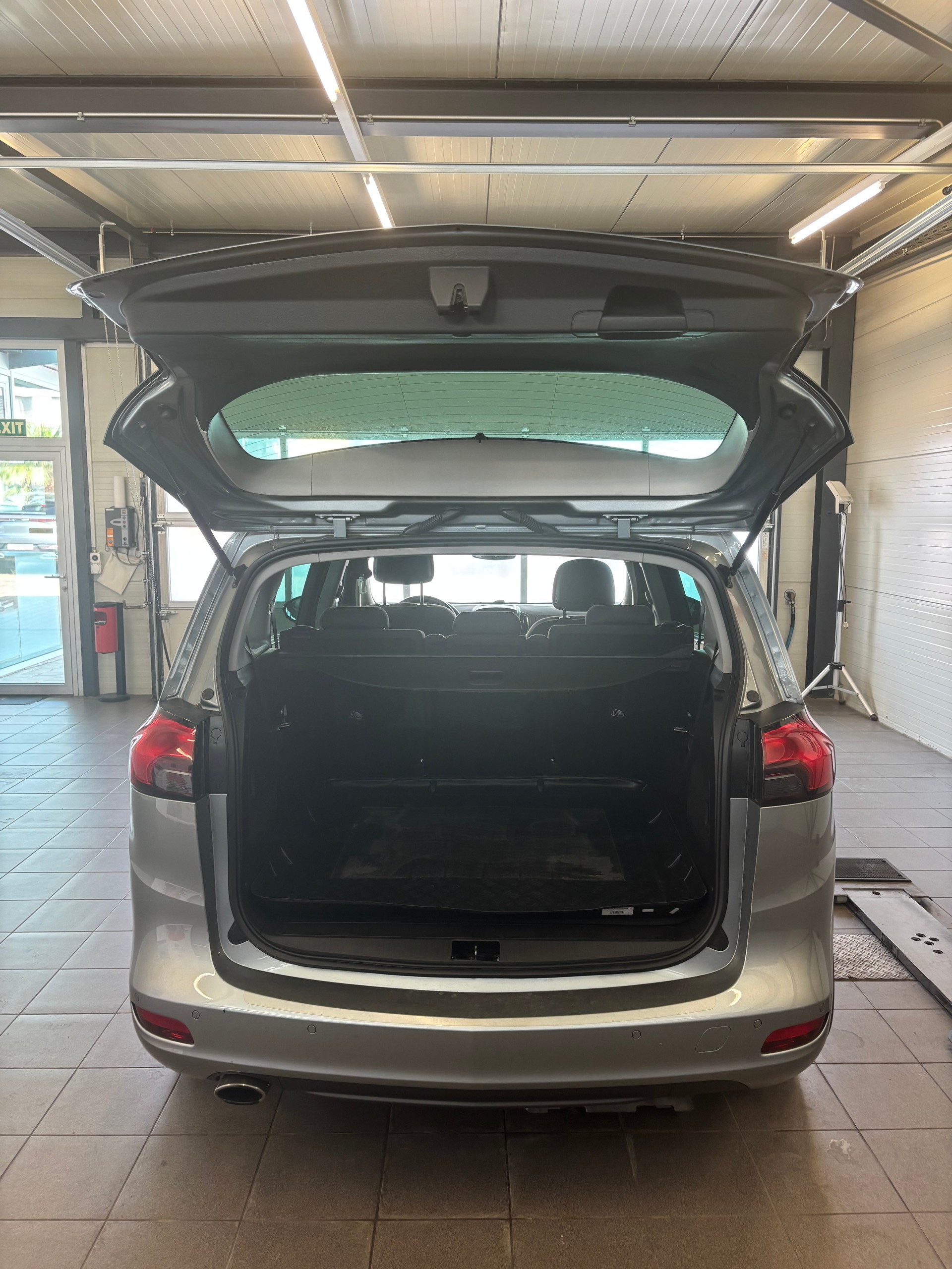 OPEL Zafira Tourer 1.6i 16V Turbo Sport Automatic-image-13