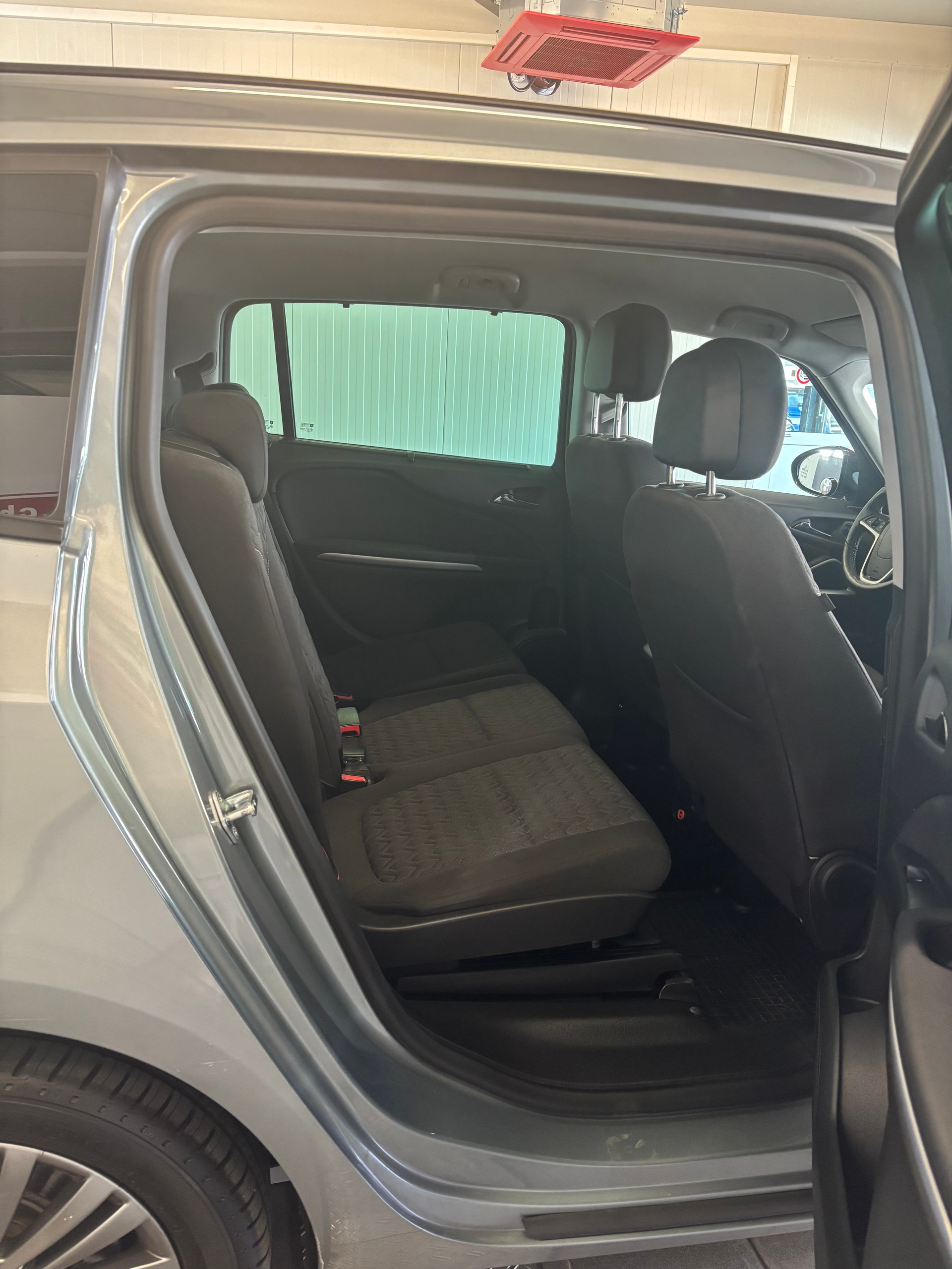 OPEL Zafira Tourer 1.6i 16V Turbo Sport Automatic-image-12