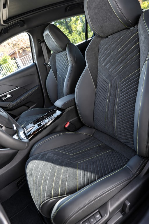 PEUGEOT 208 e-GT-image-8