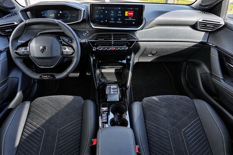 PEUGEOT 208 e-GT-image-6