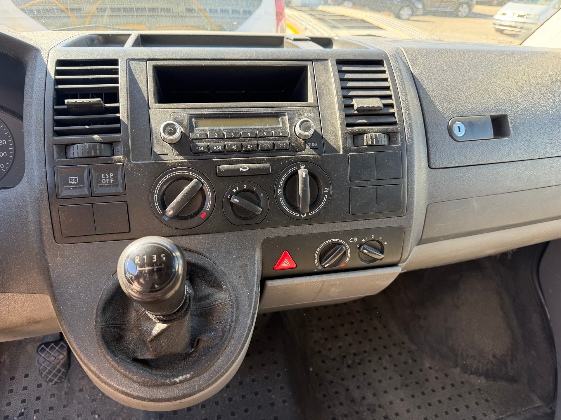 VW T5 Caravelle Trend 1.9 TDI PD-image-9