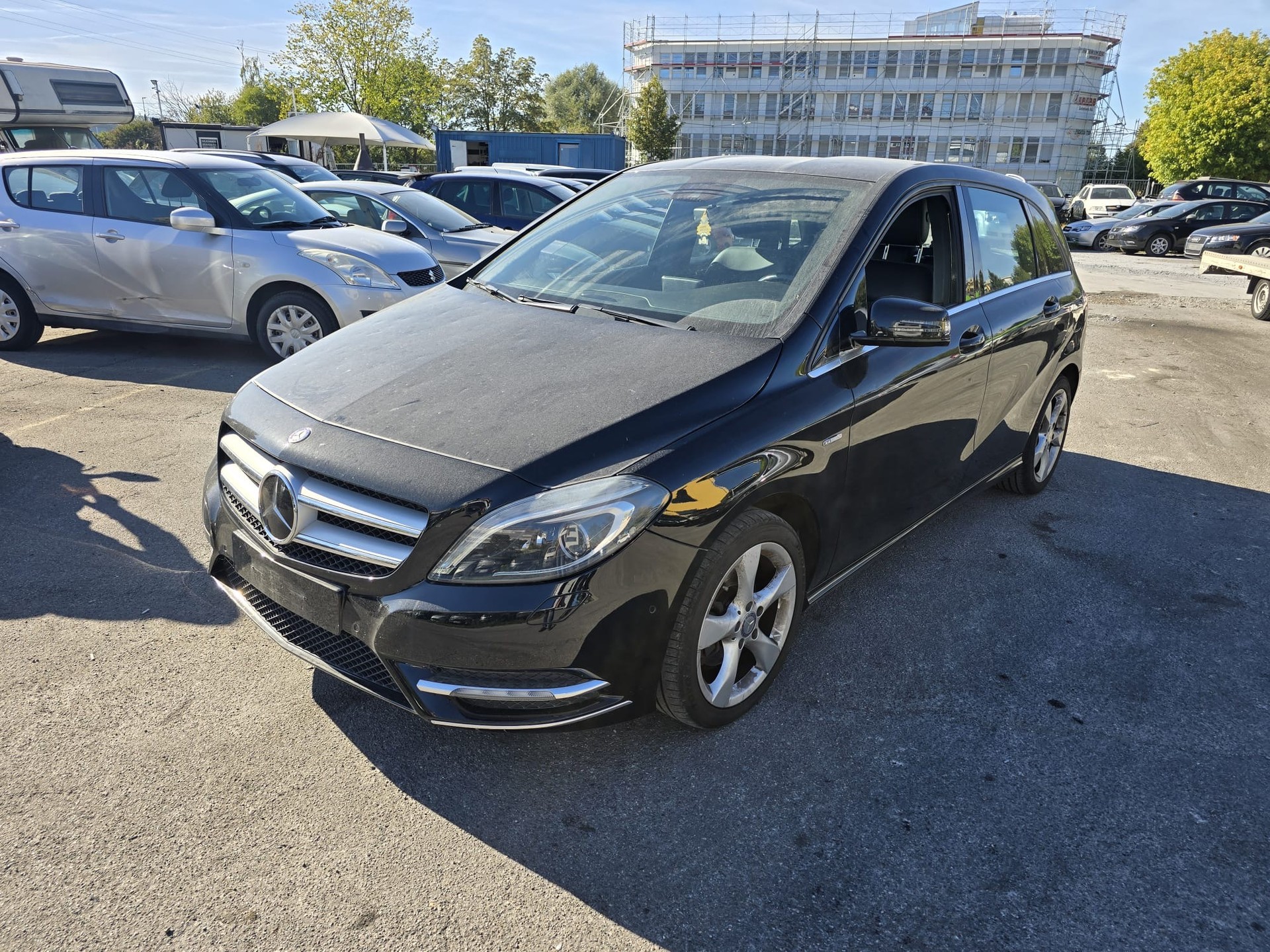 MERCEDES-BENZ B 180 Active Edition-image-7