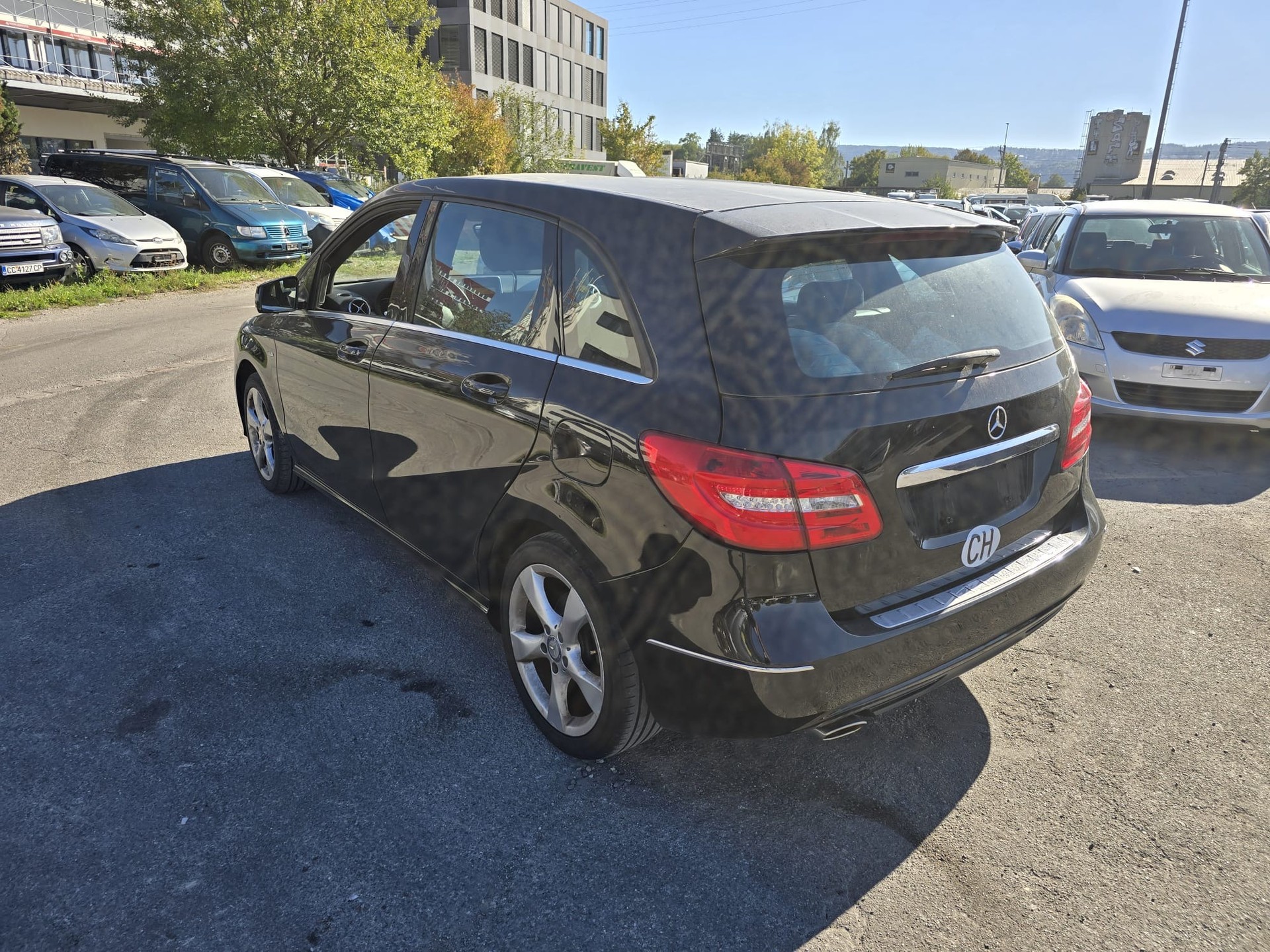 MERCEDES-BENZ B 180 Active Edition-image-5