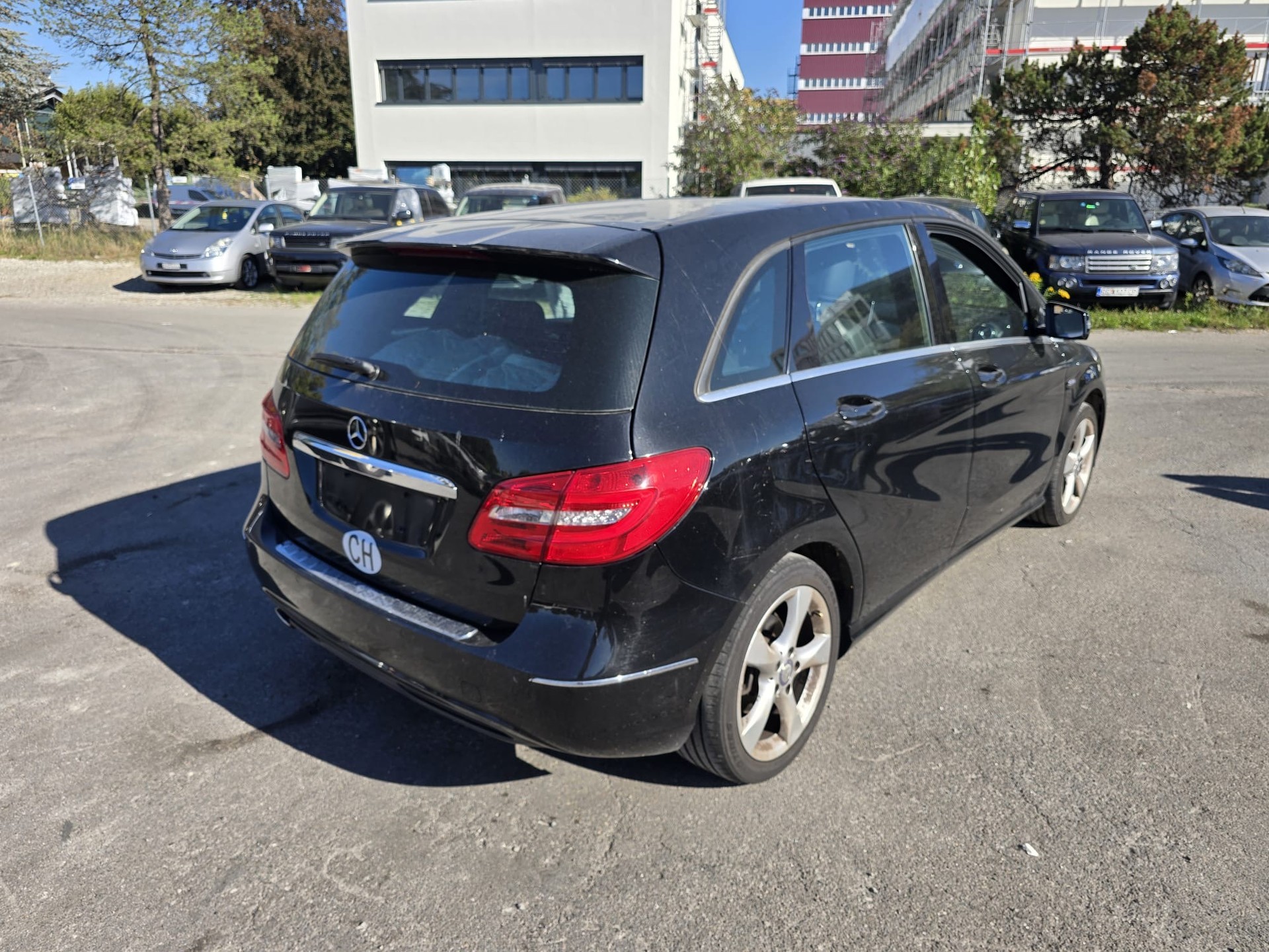 MERCEDES-BENZ B 180 Active Edition-image-6