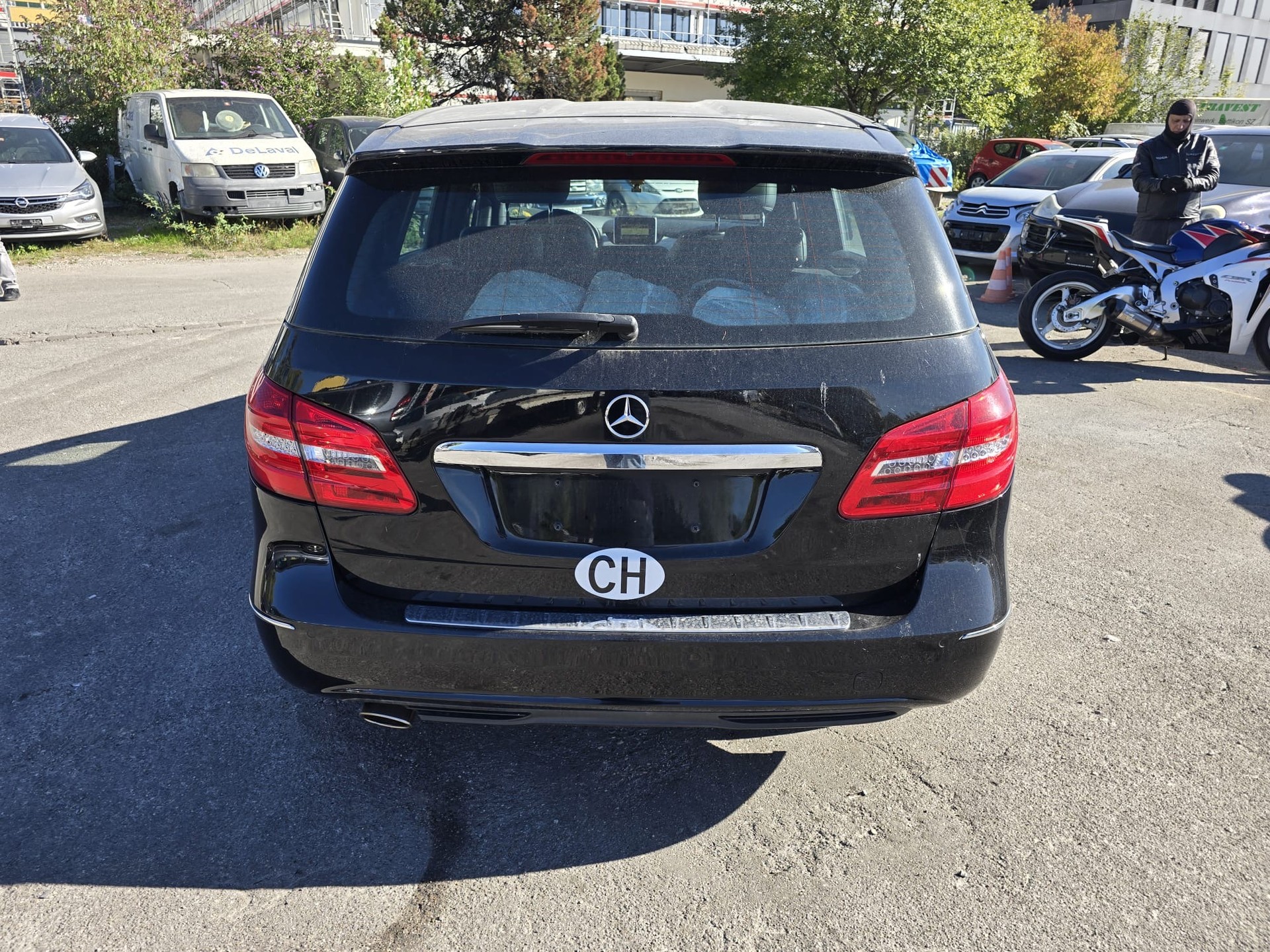MERCEDES-BENZ B 180 Active Edition-image-3